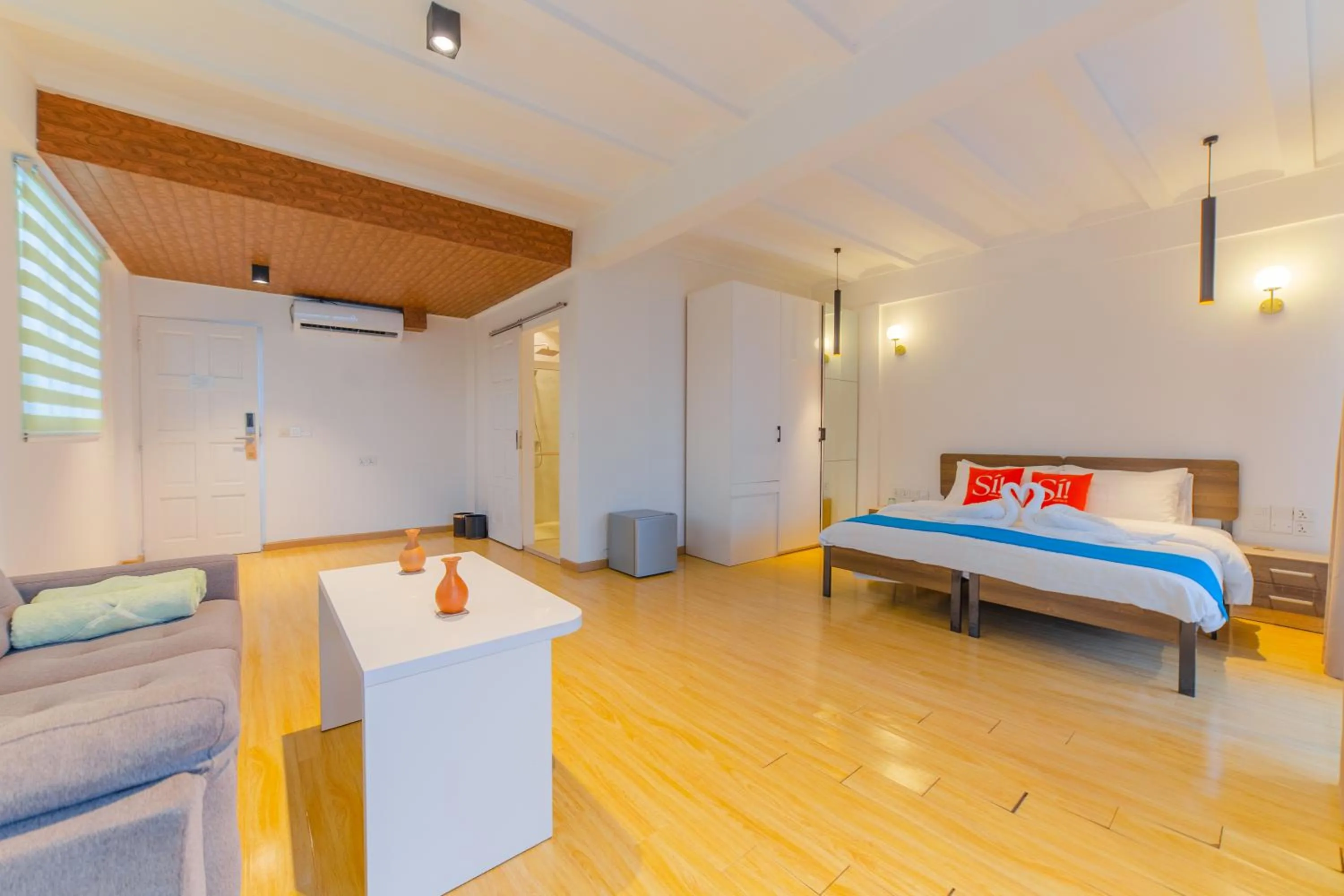 Bed in Si! Coral Inn