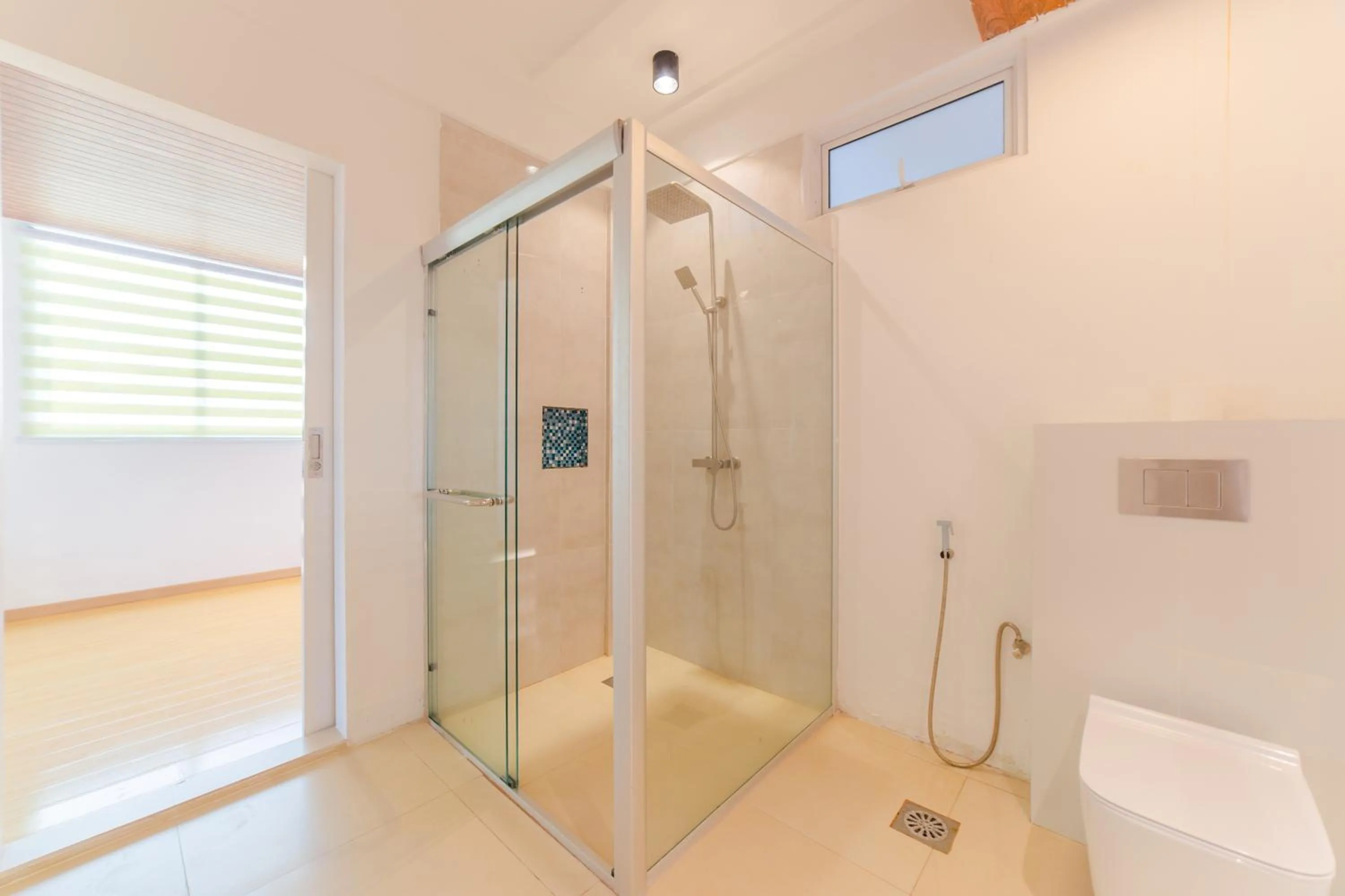 Shower in Si! Coral Inn