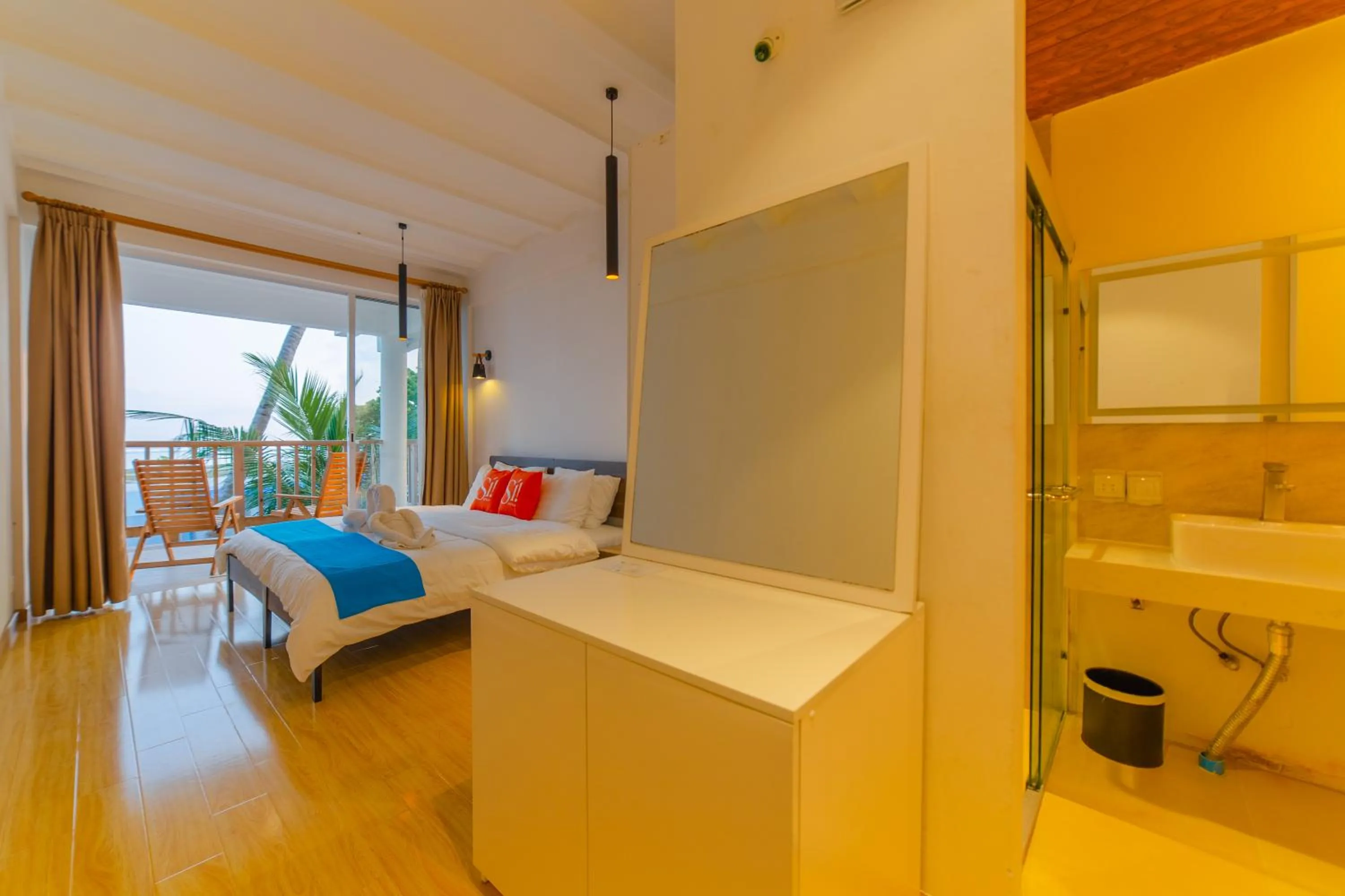 Bed in Si! Coral Inn