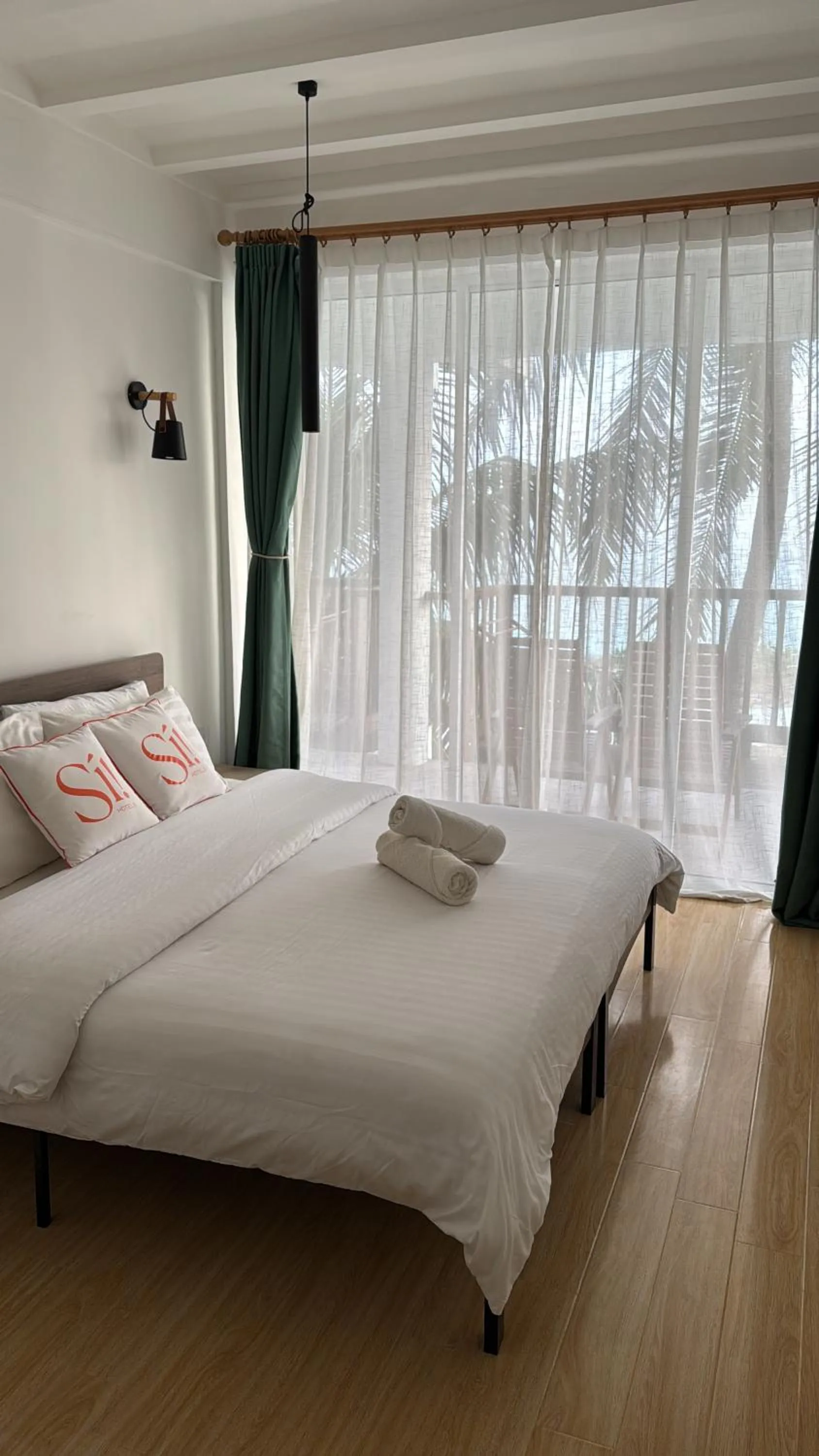 Bedroom, Bed in Si! Coral Inn