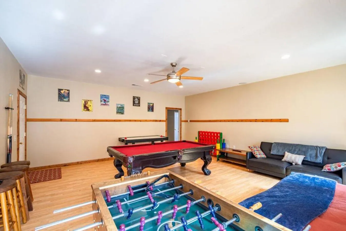 Communal lounge/ TV room in Forest Cabin by China Creek