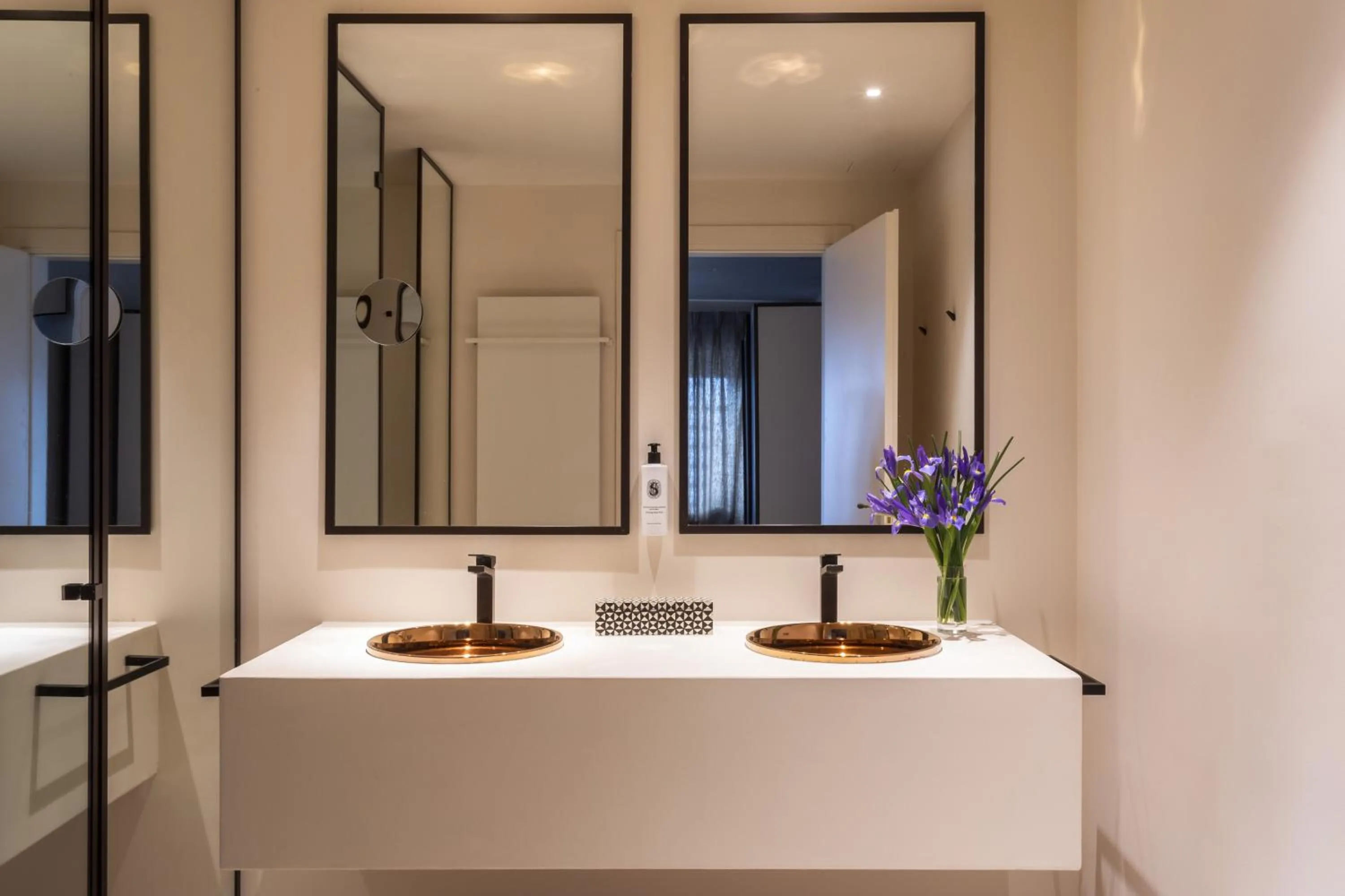 Bathroom in Hotel Palazzo Durazzo Suites