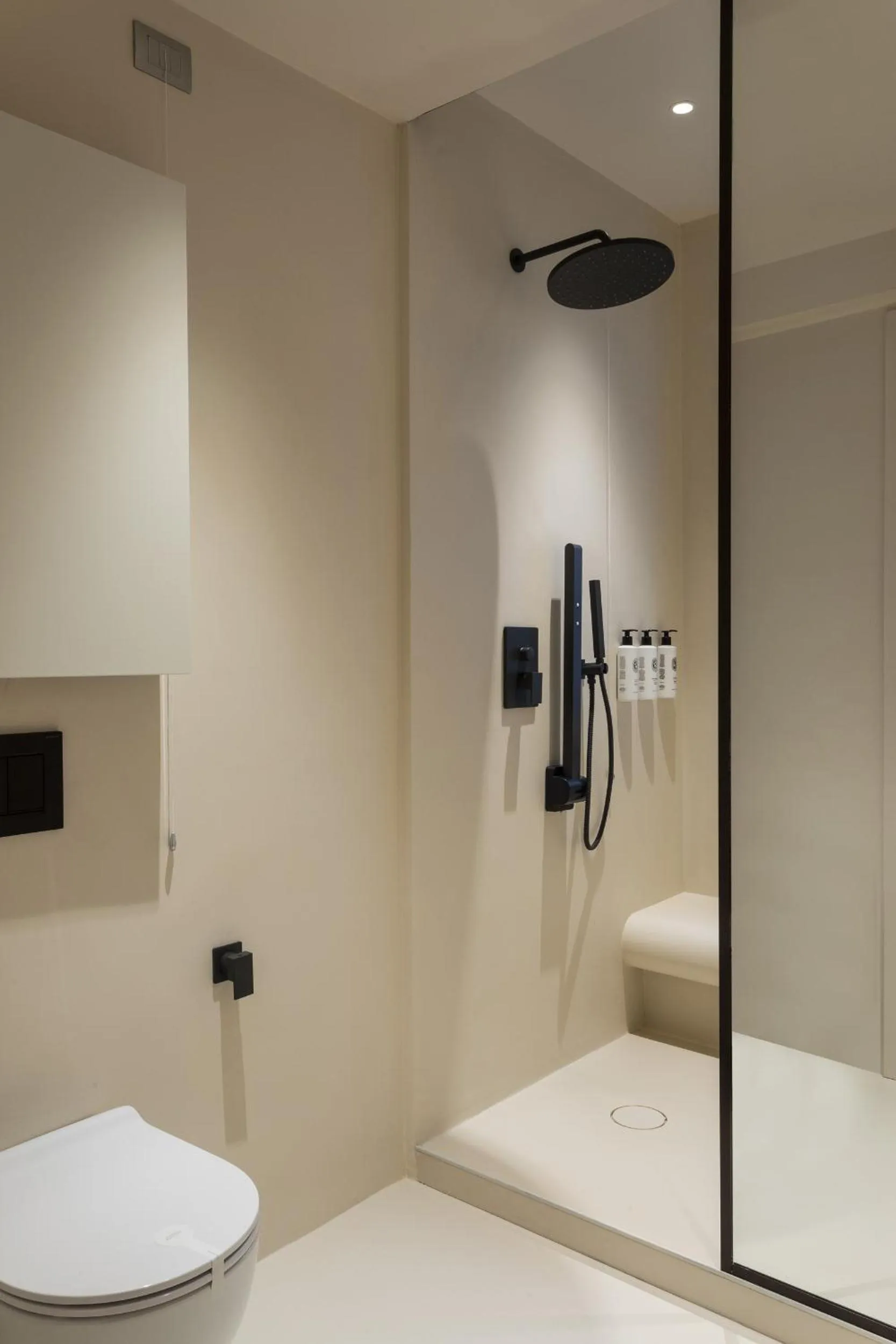 Shower, Bed in Hotel Palazzo Durazzo Suites