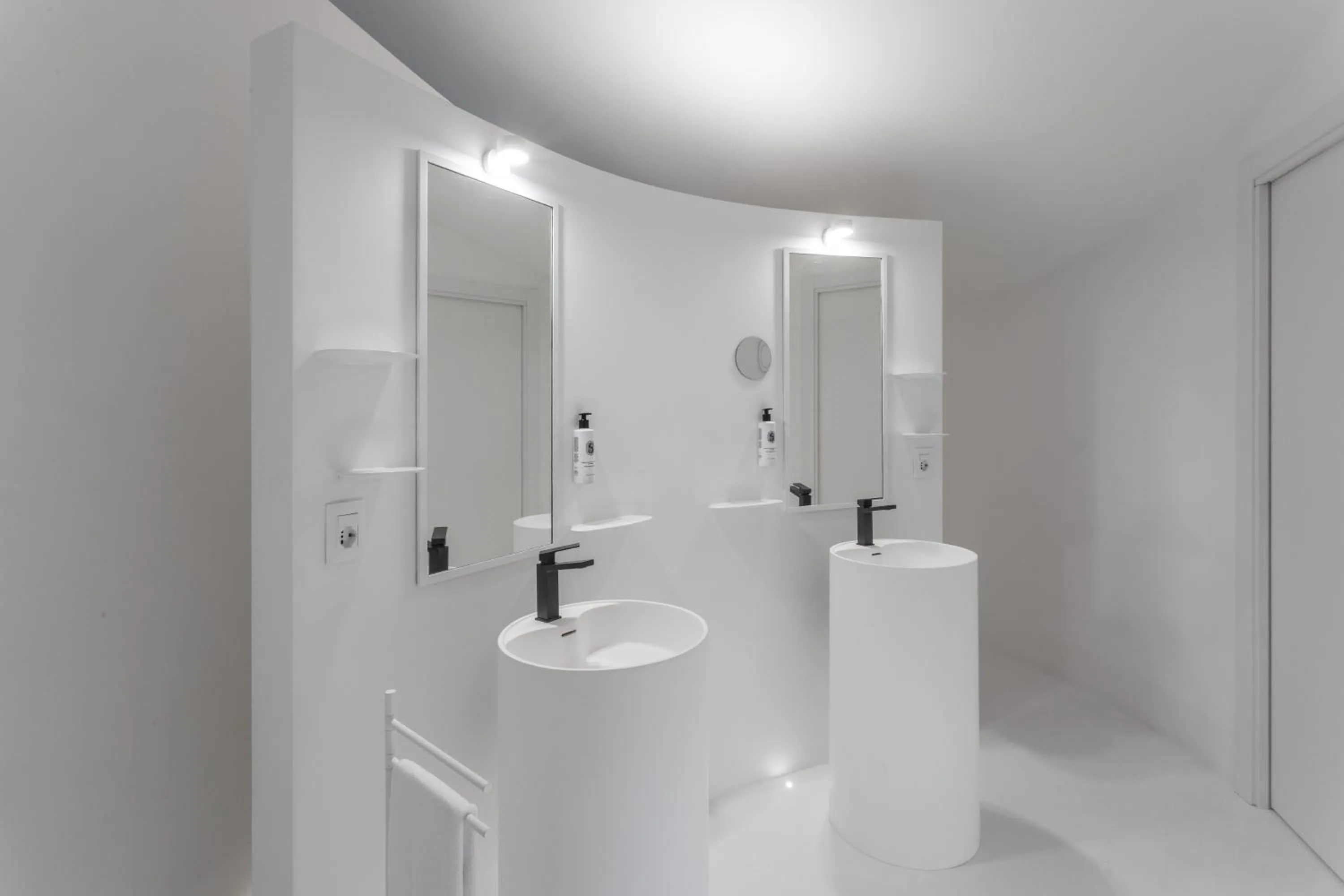 Shower in Hotel Palazzo Durazzo Suites