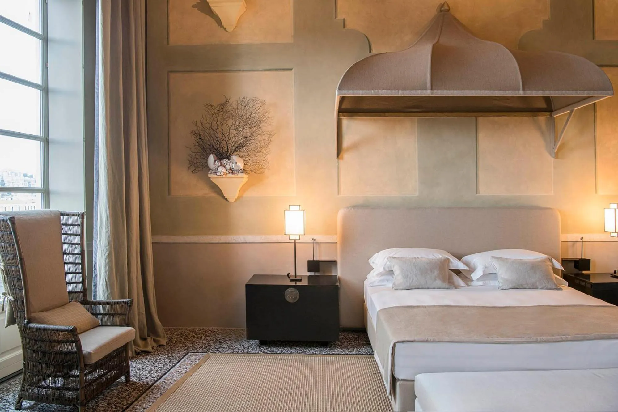 Bed in Hotel Palazzo Durazzo Suites