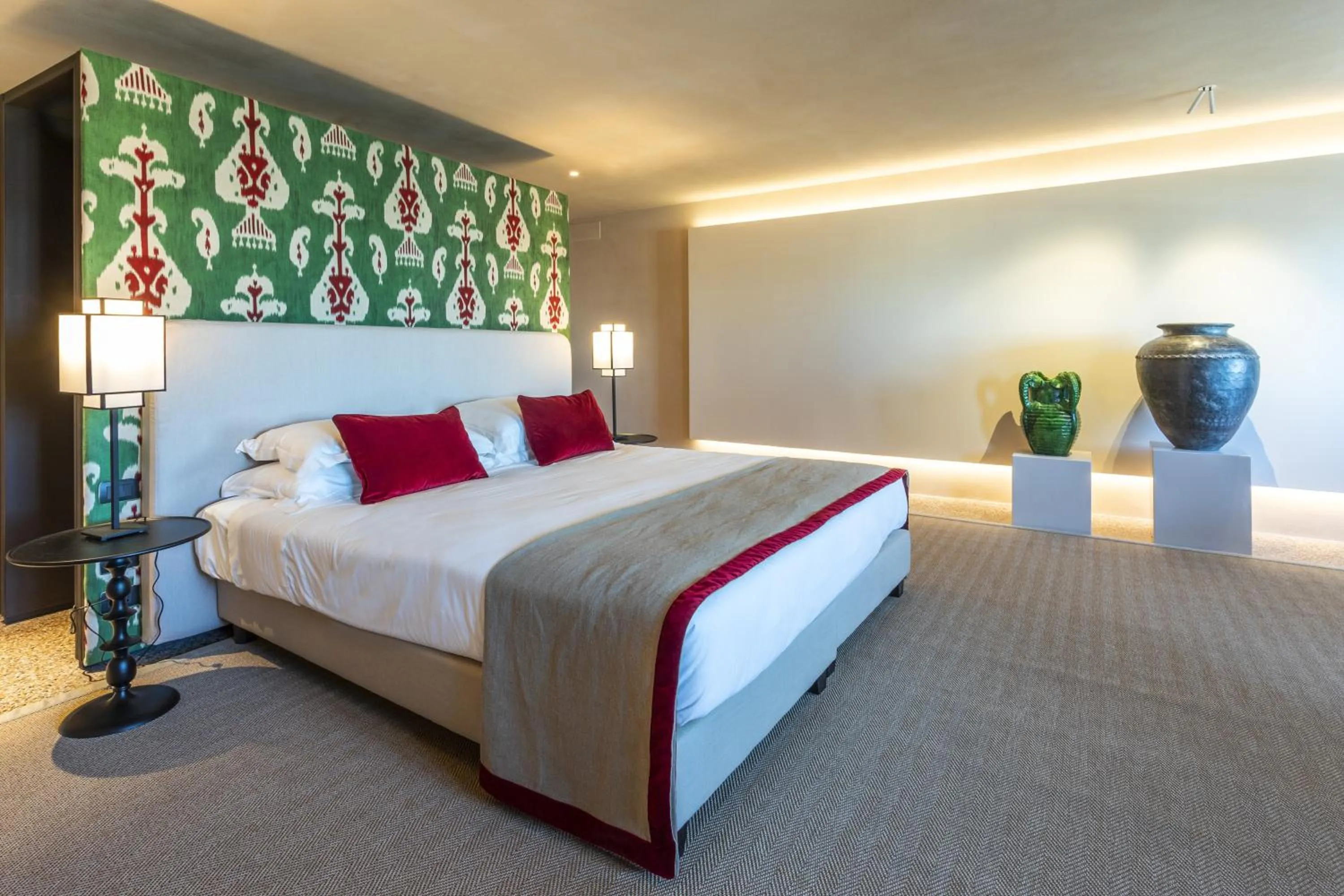 Bed in Hotel Palazzo Durazzo Suites