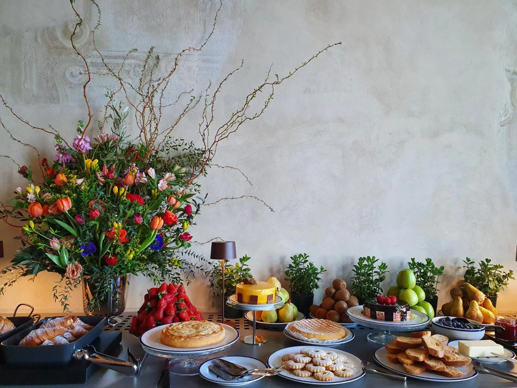 Restaurant/places to eat in Hotel Palazzo Durazzo Suites