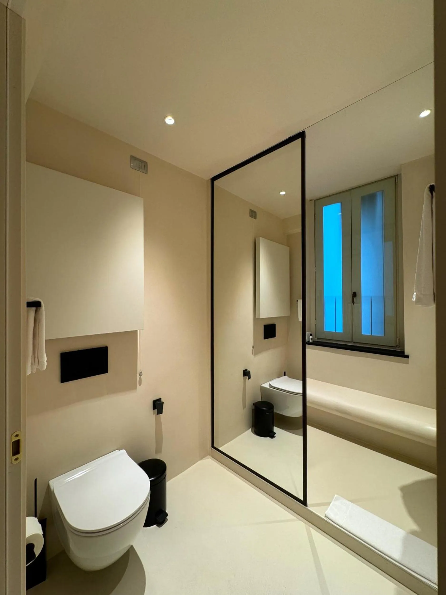 Shower in Hotel Palazzo Durazzo Suites