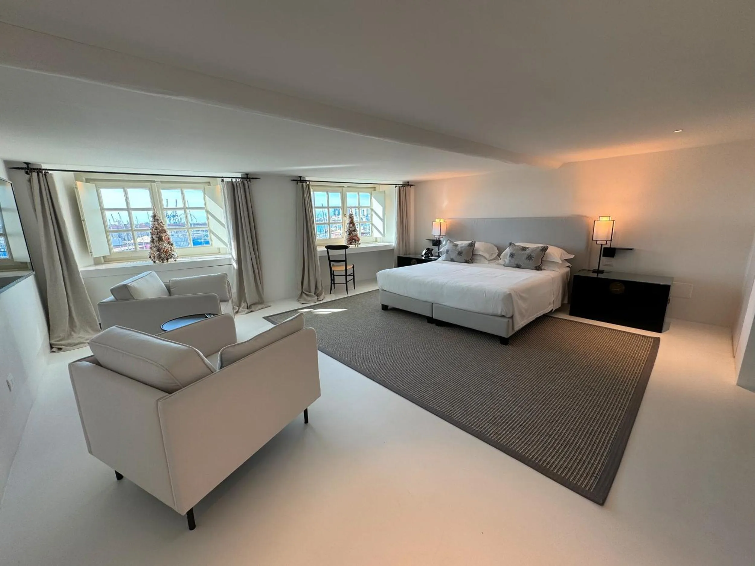 Bed in Hotel Palazzo Durazzo Suites