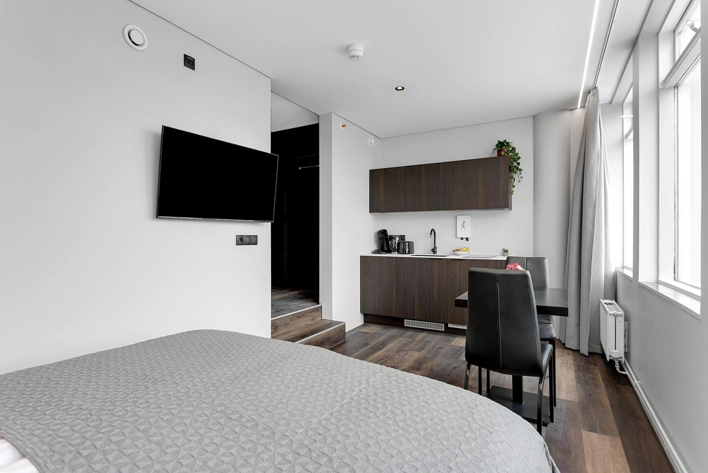 Kitchen or kitchenette, Bed in ALVA Apartments