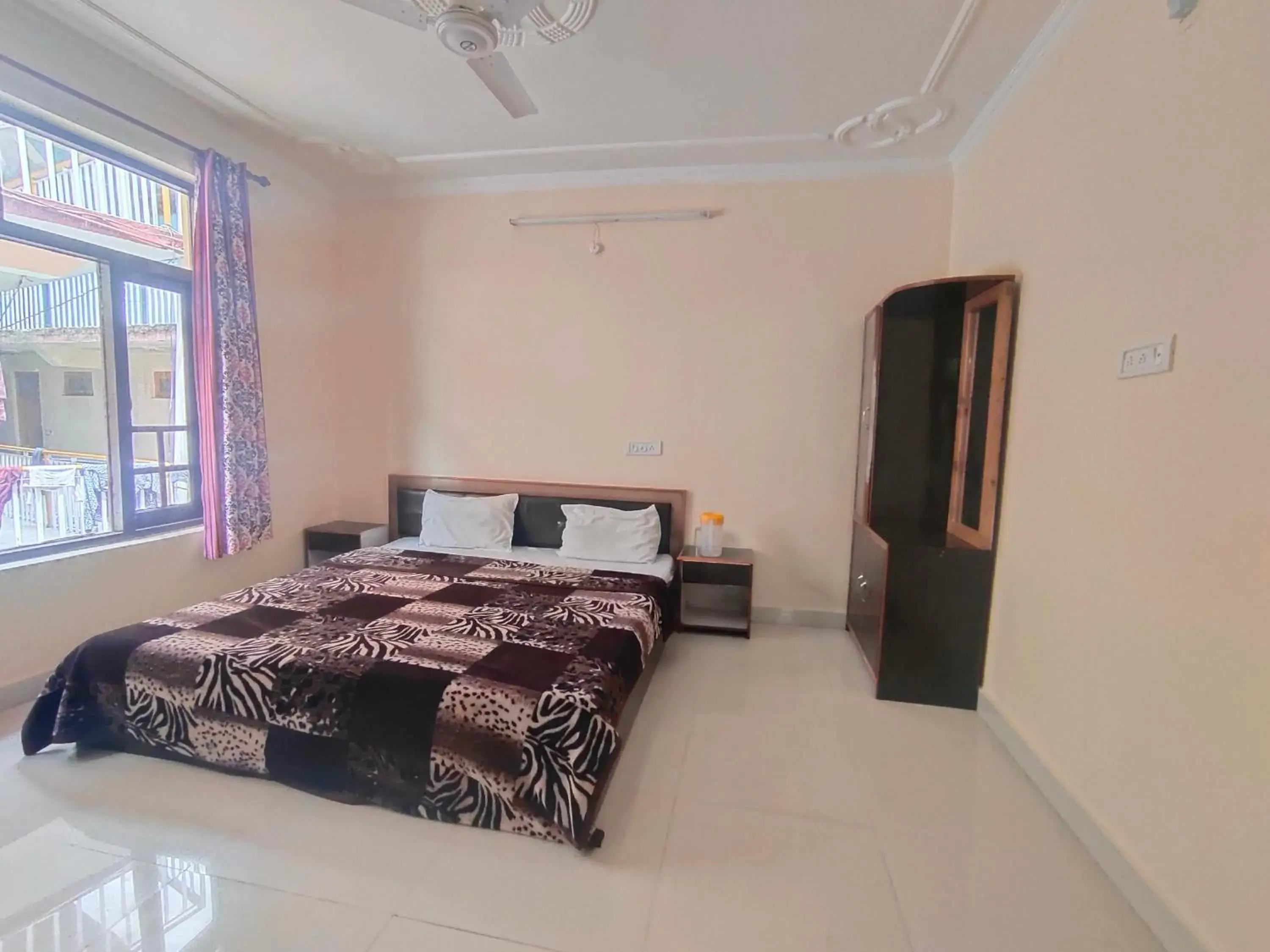 Triple Room with Balcony in RNB Mcleodganj Triple Room with Balcony in RNB Mcleodganj