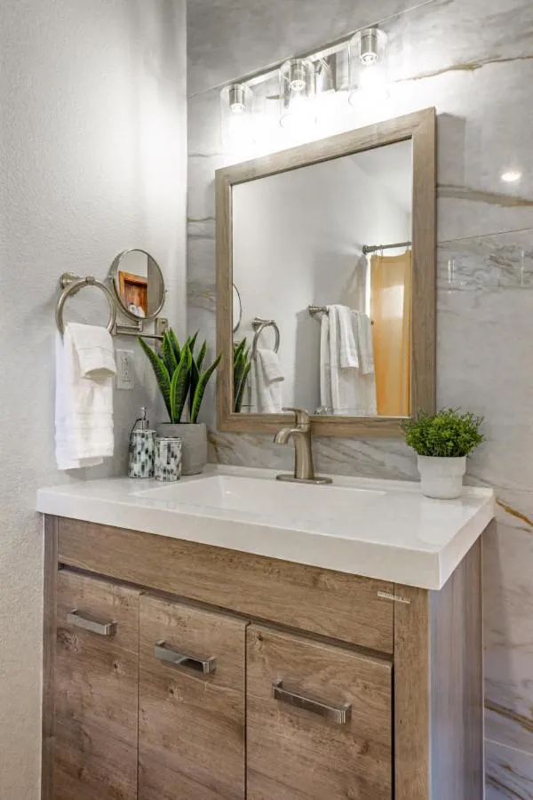 Sugarpine Trailhead Lodge at Lewis Creek Upper Trailhead just 7 miles from Yosemite