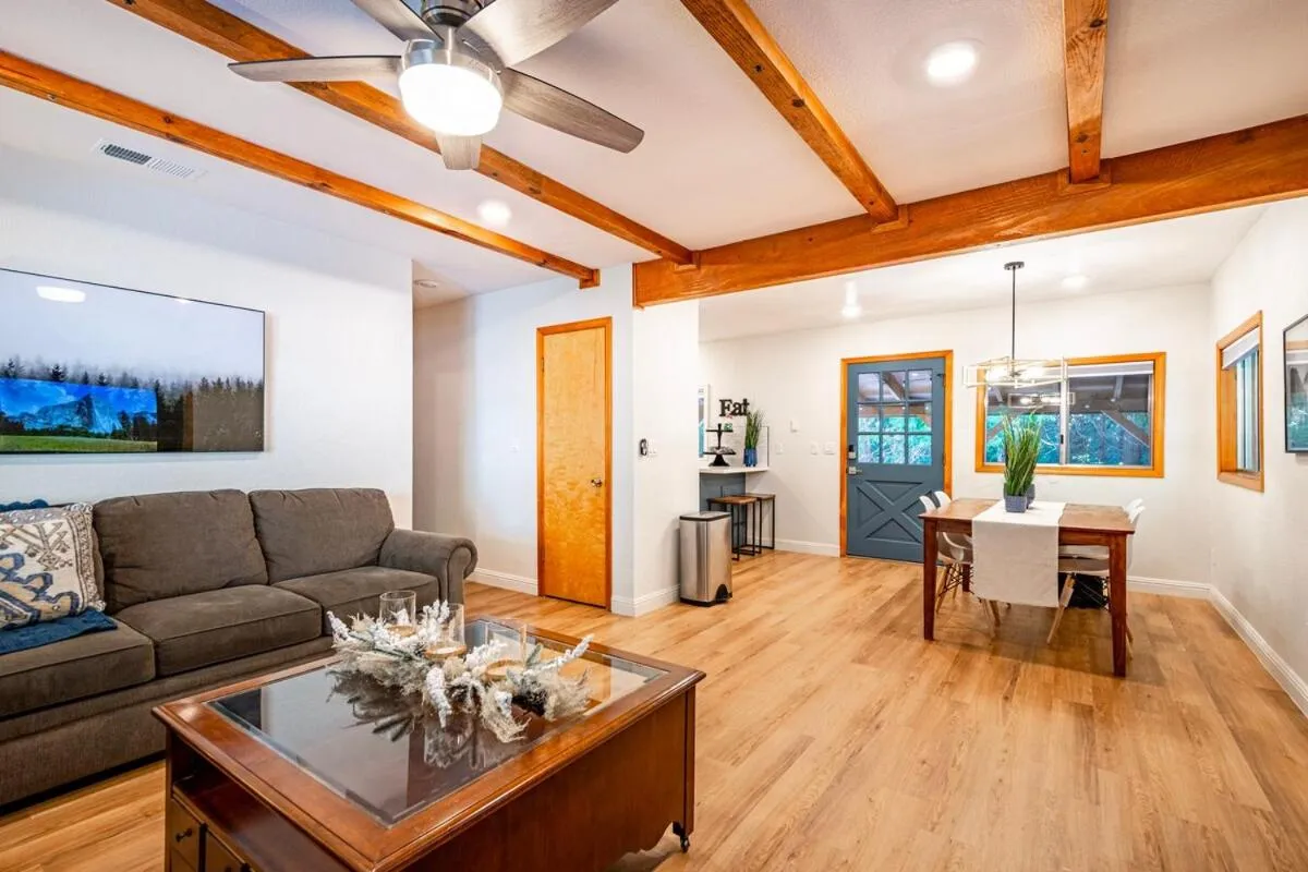 Sugarpine Trailhead Lodge at Lewis Creek Upper Trailhead just 7 miles from Yosemite