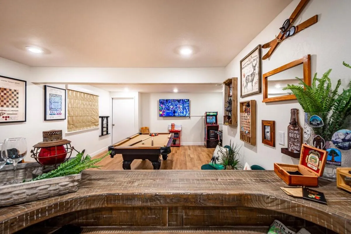 Sugarpine Trailhead Lodge at Lewis Creek Upper Trailhead just 7 miles from Yosemite