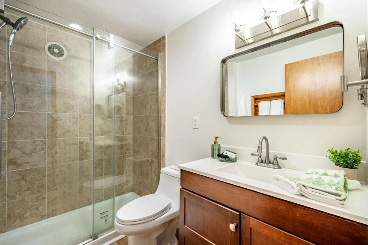 Sugarpine Trailhead Lodge at Lewis Creek Upper Trailhead just 7 miles from Yosemite