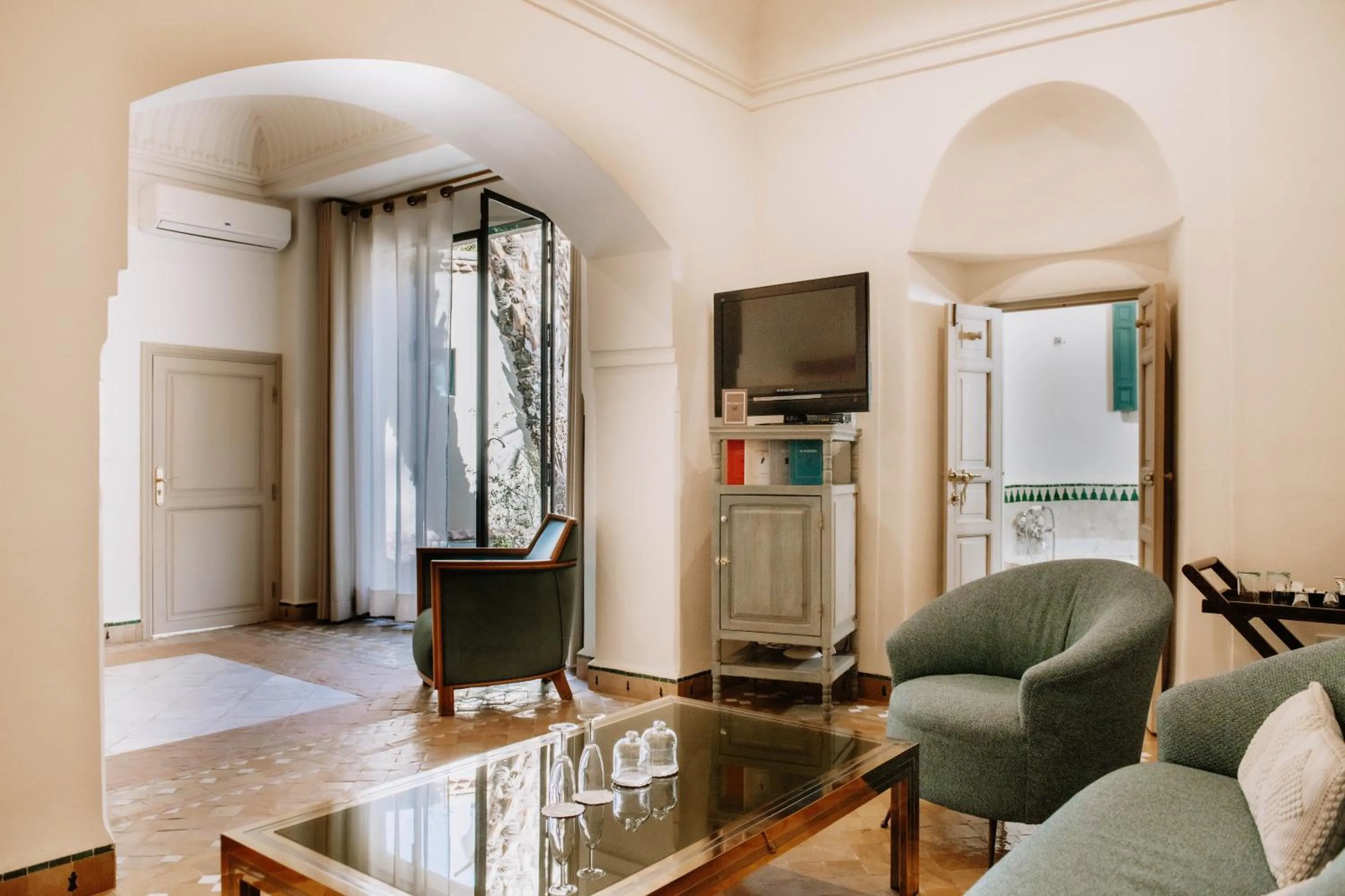 Communal lounge/ TV room in Les Deux Tours