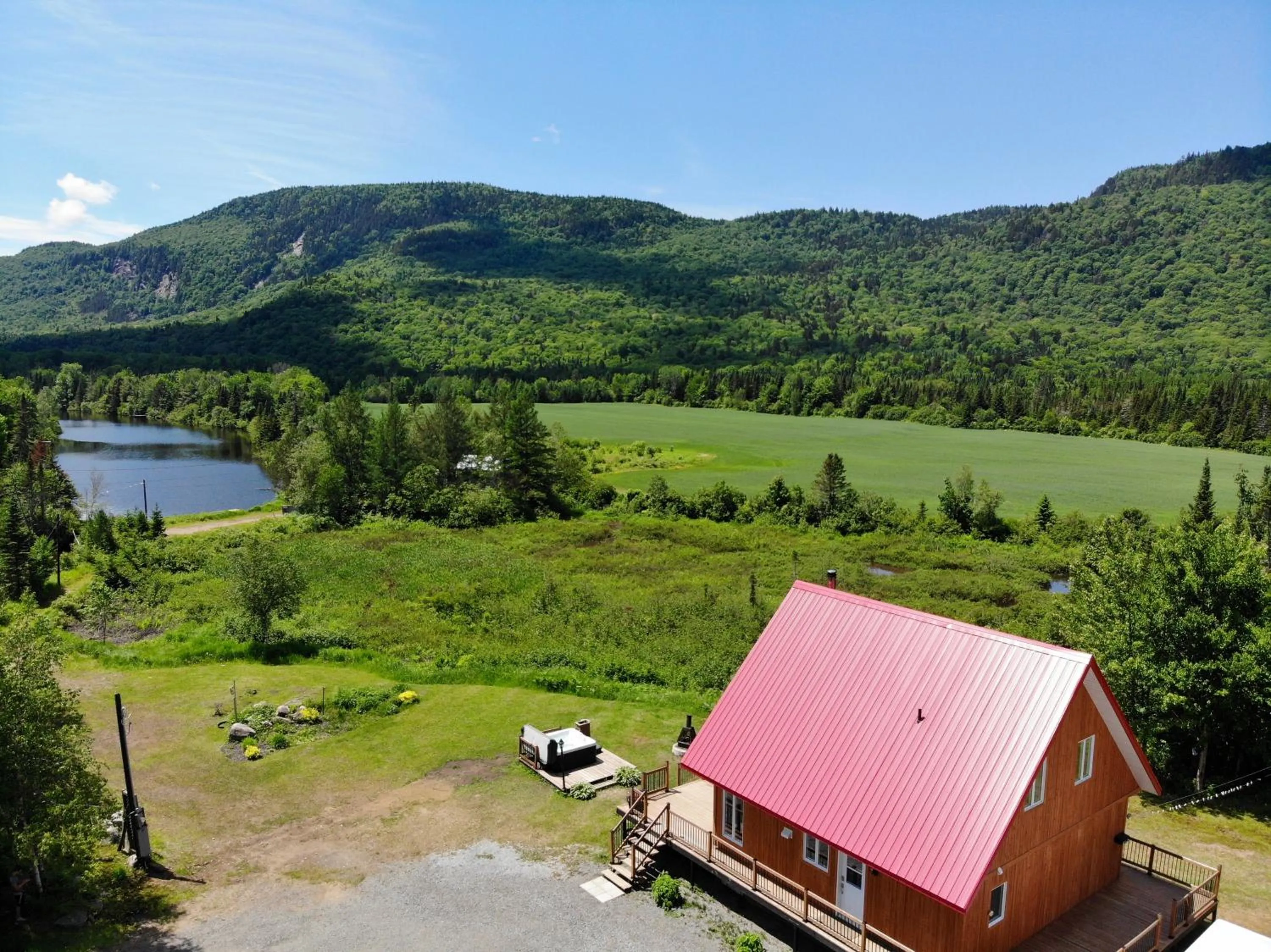 Lake view in Les Chalets Tourisma - Chalet avec spa et foyer - Du Cap
