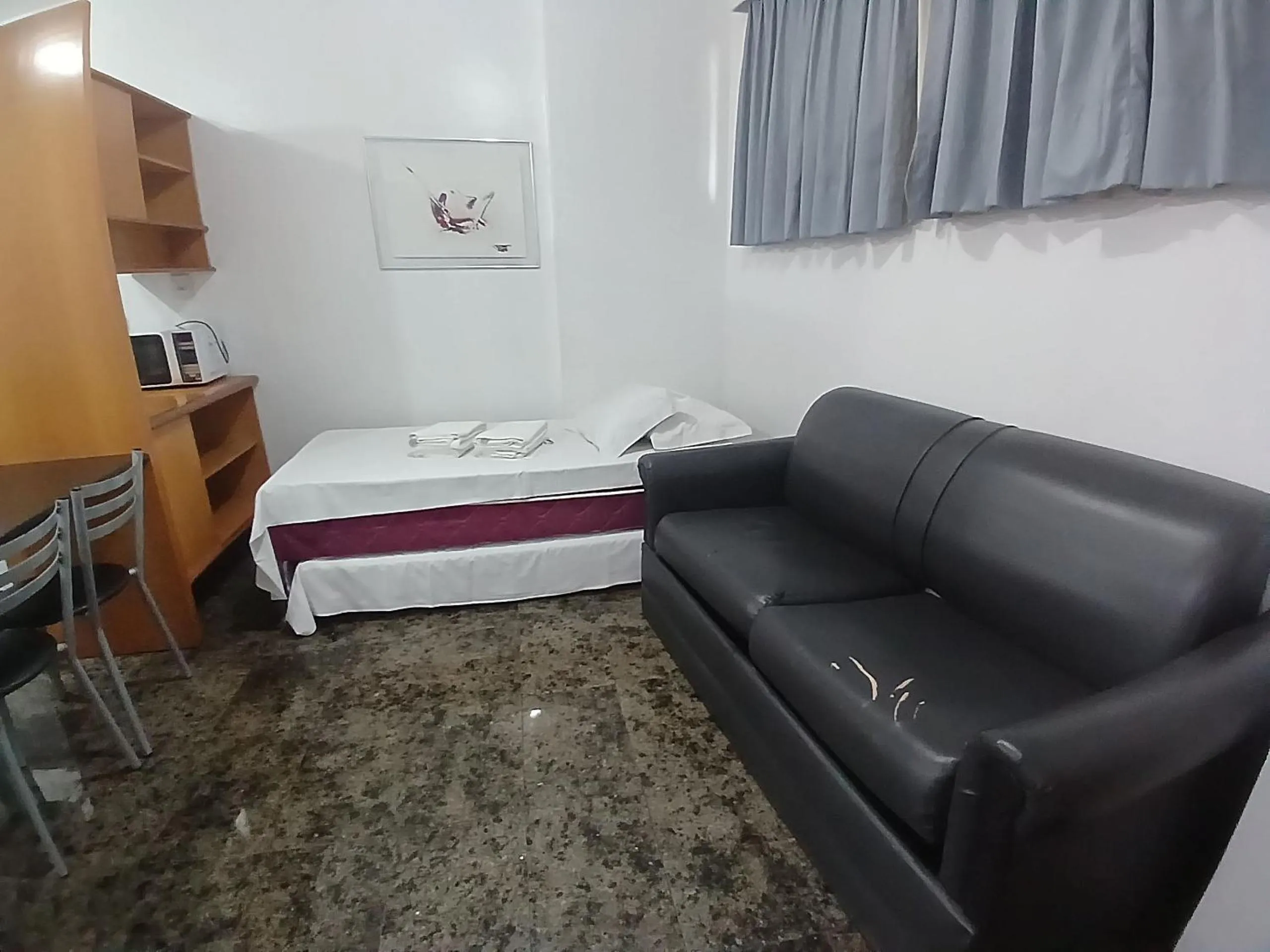 Living room, Bed in Flat Brasil Tropical Meireles by Escala