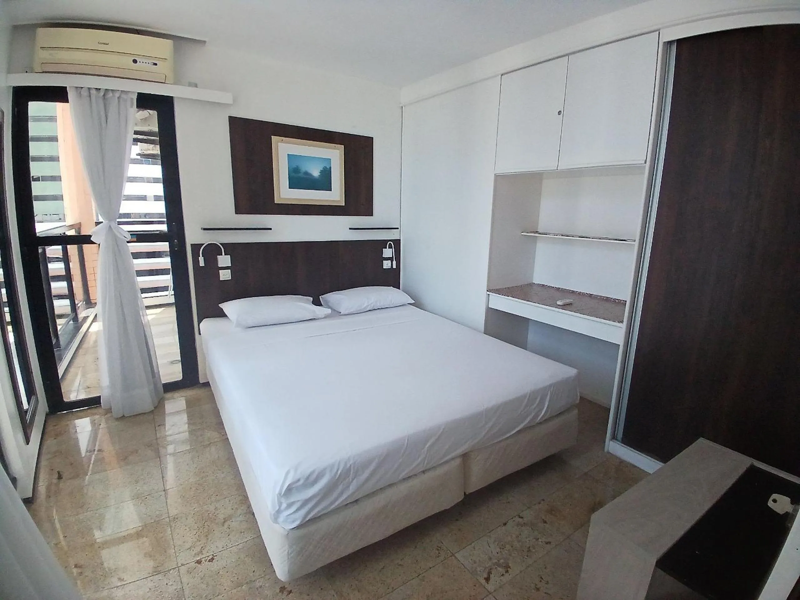 Bedroom, Bed in Flat Brasil Tropical Meireles by Escala