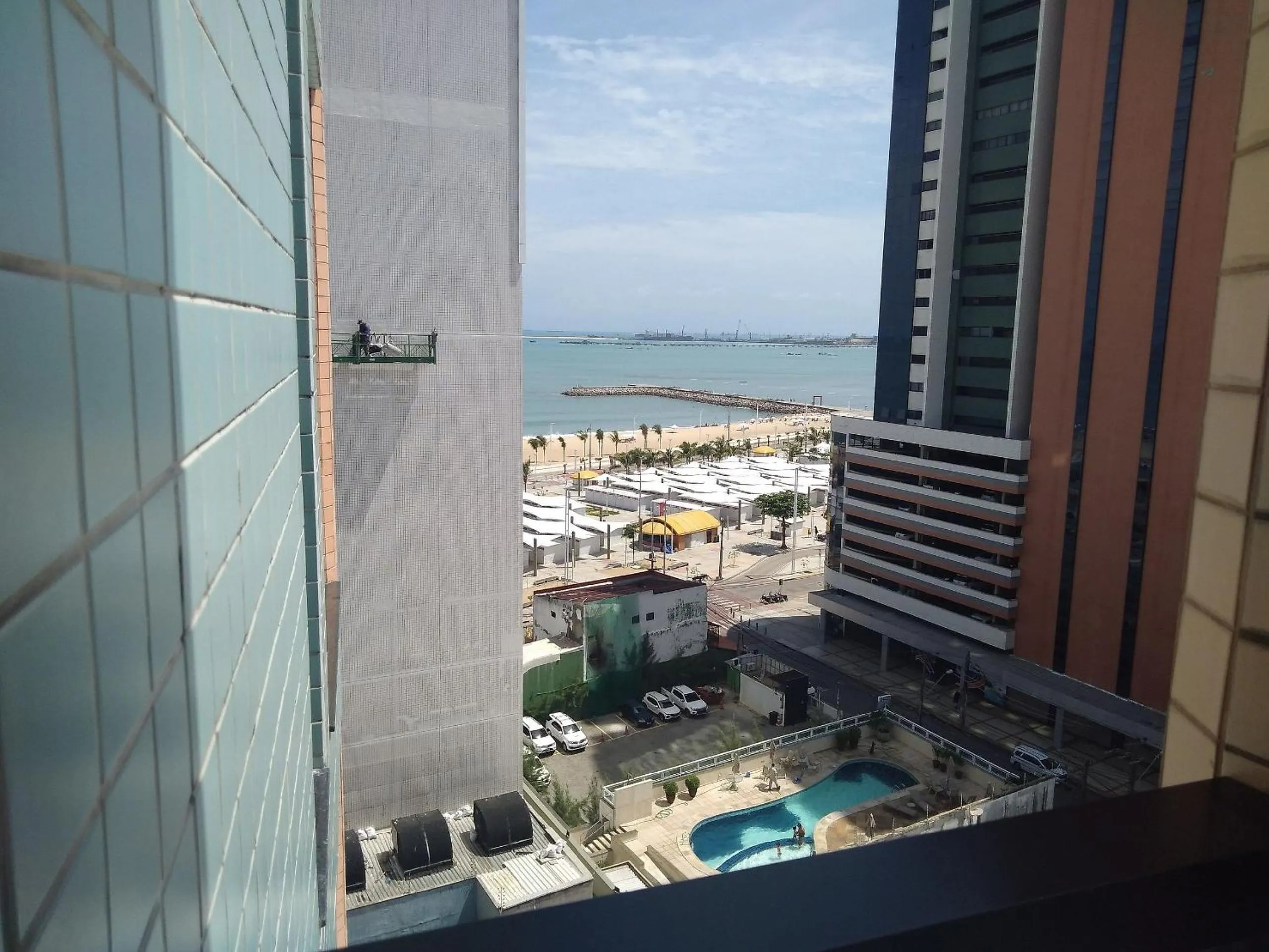 Balcony/Terrace in Flat Brasil Tropical Meireles by Escala