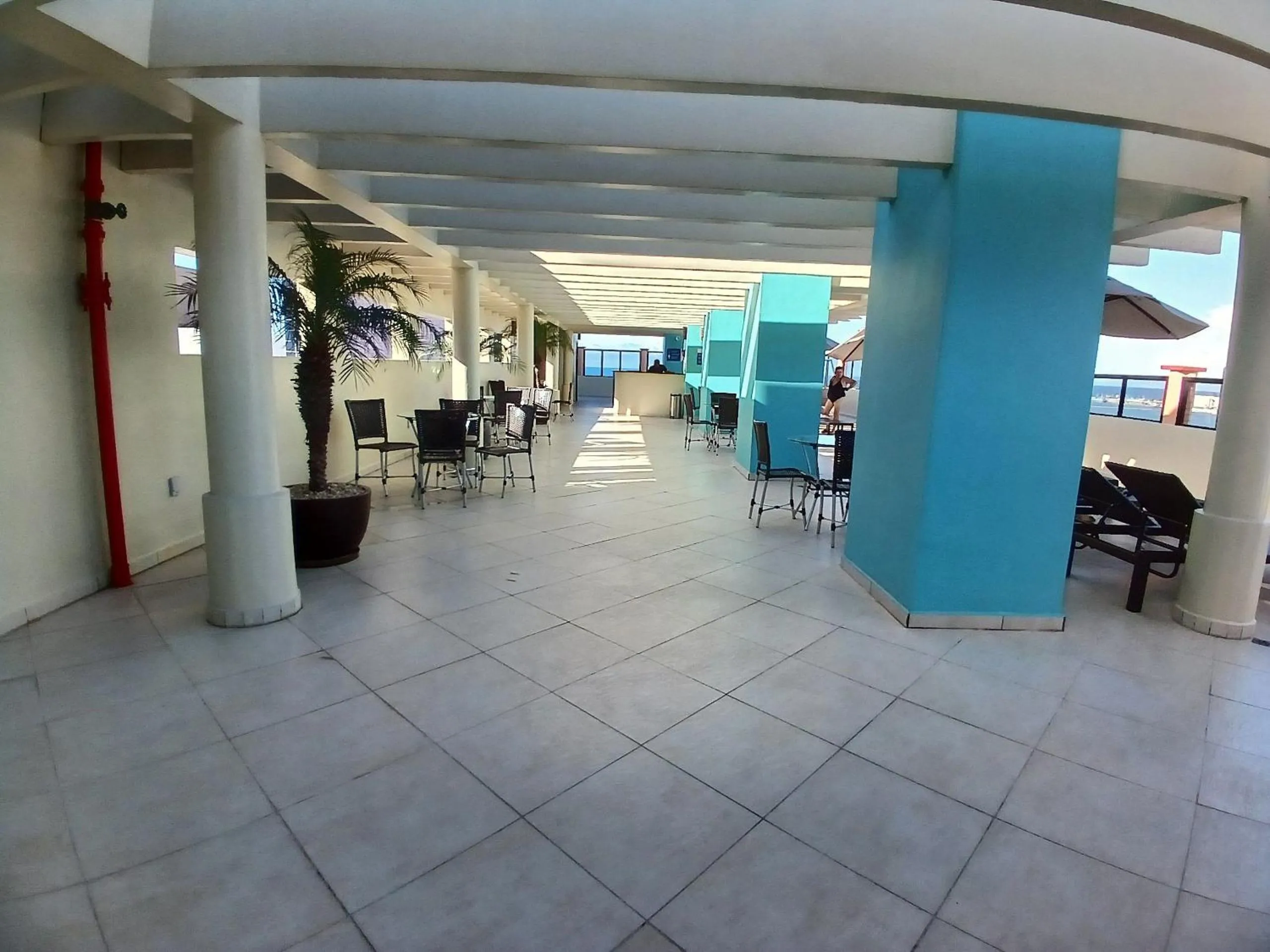 Patio in Flat Brasil Tropical Meireles by Escala