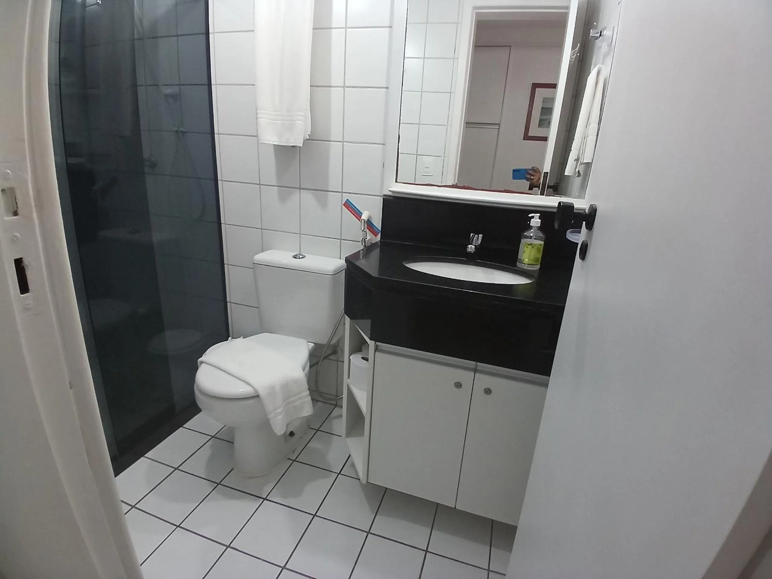 Bathroom in Flat Brasil Tropical Meireles by Escala