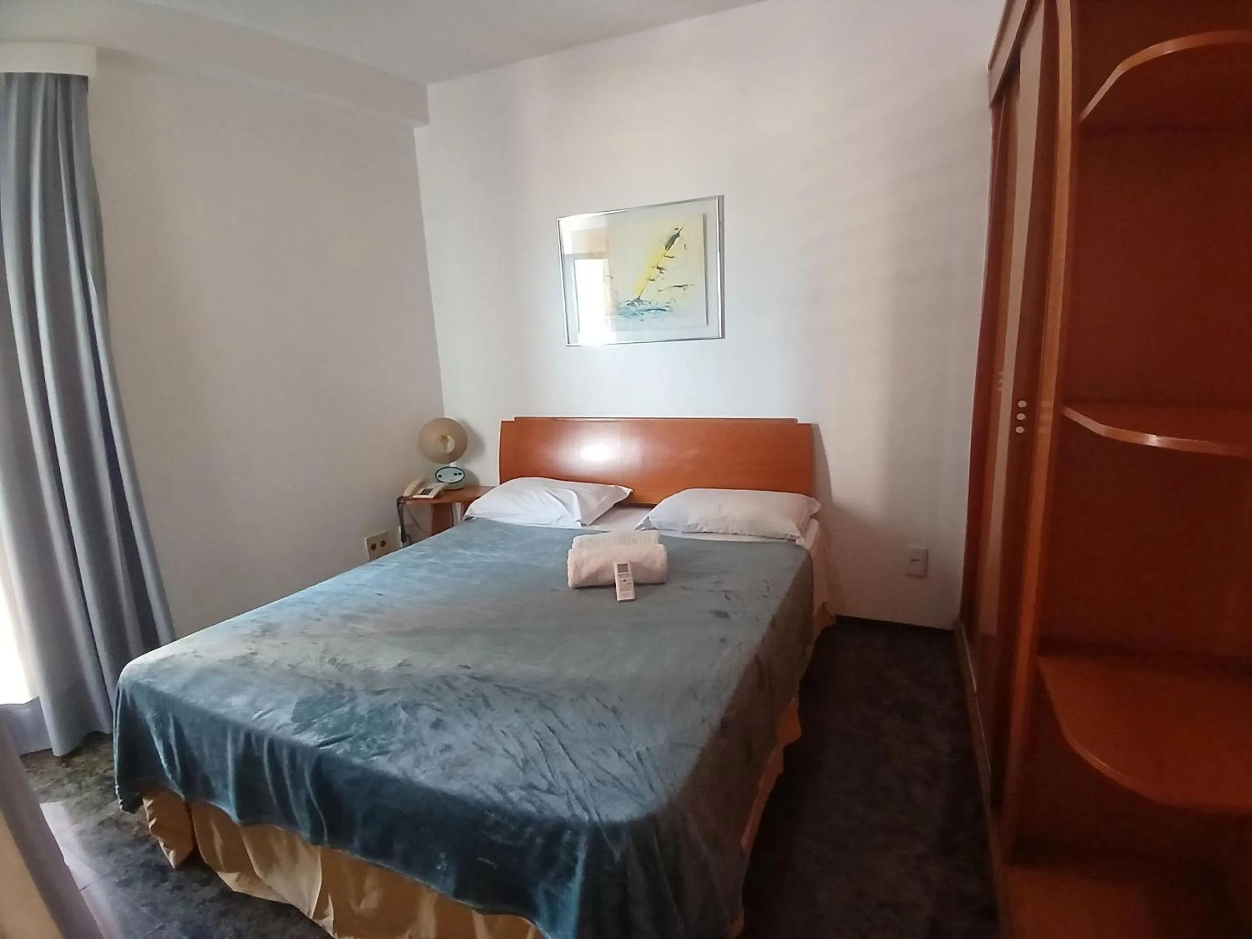 Bedroom, Bed in Flat Brasil Tropical Meireles by Escala