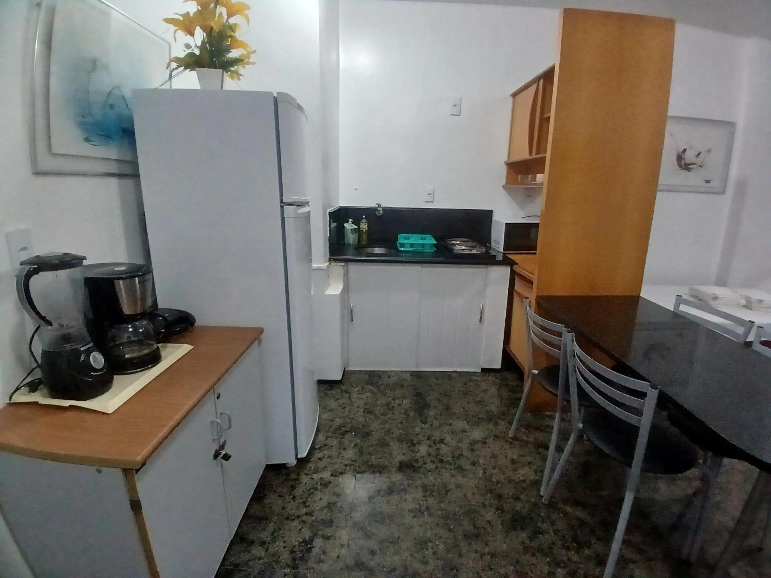 Kitchen or kitchenette in Flat Brasil Tropical Meireles by Escala