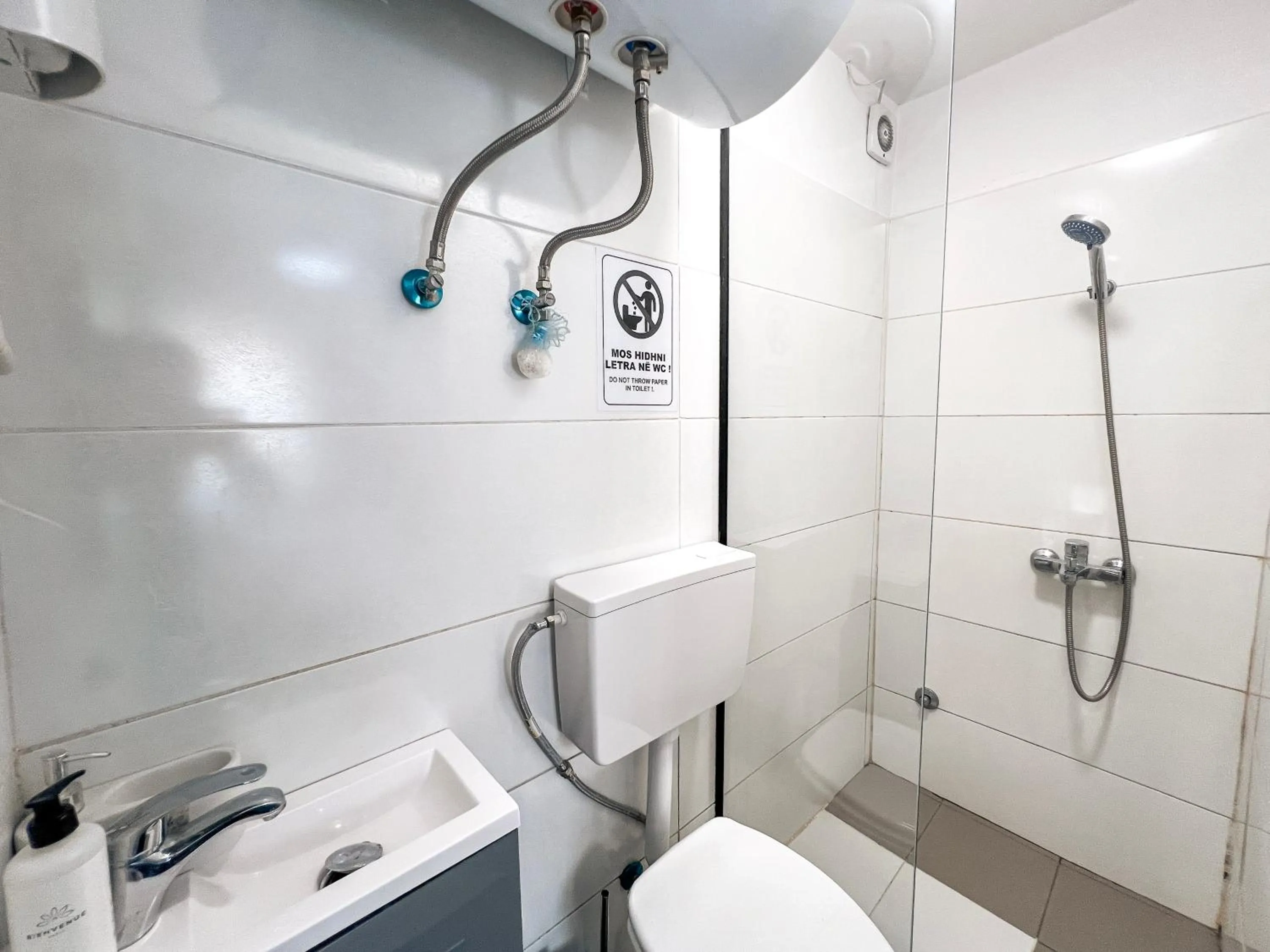 Shower in Hotel Tier Center