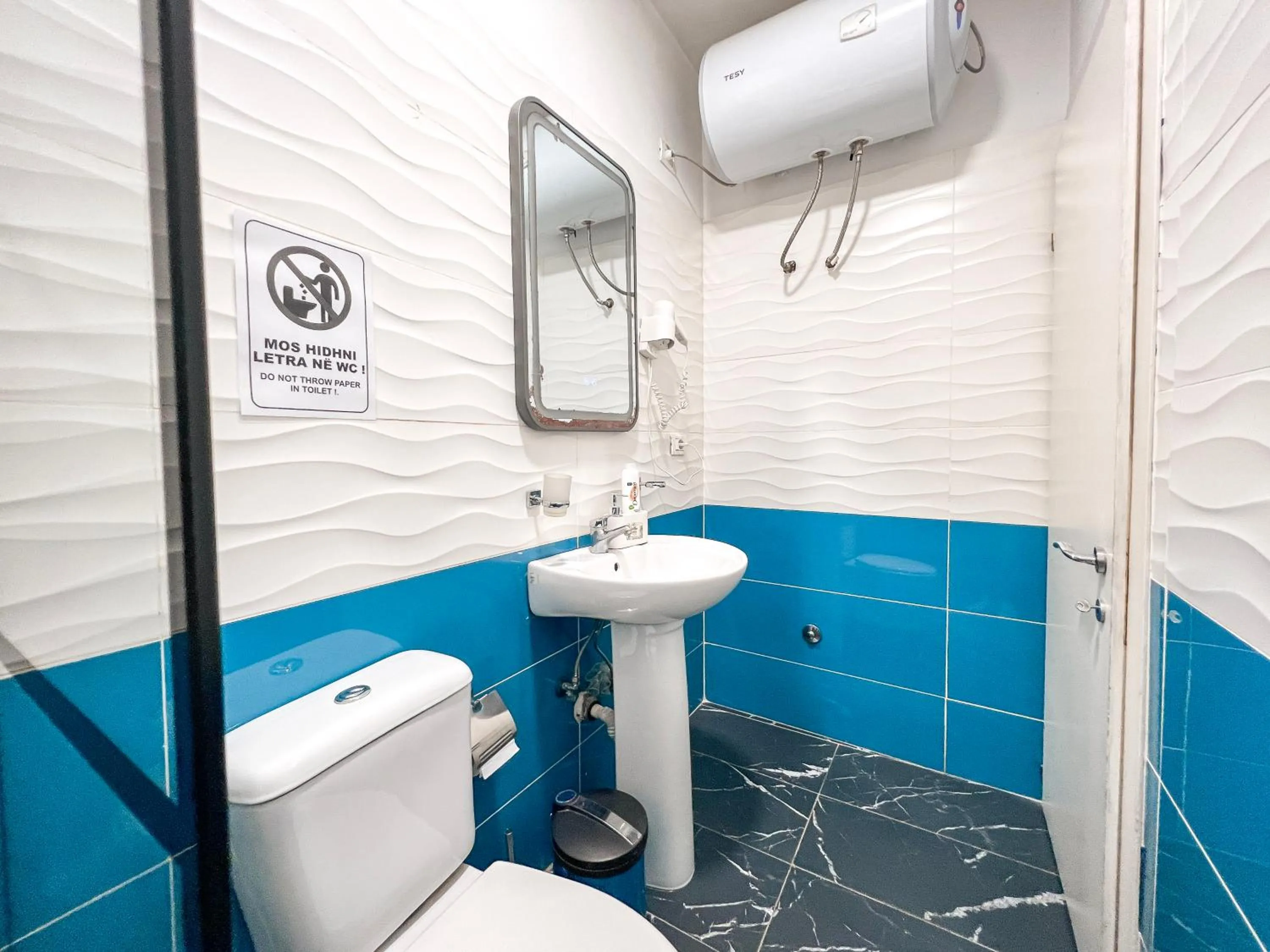 Shower in Hotel Tier Center