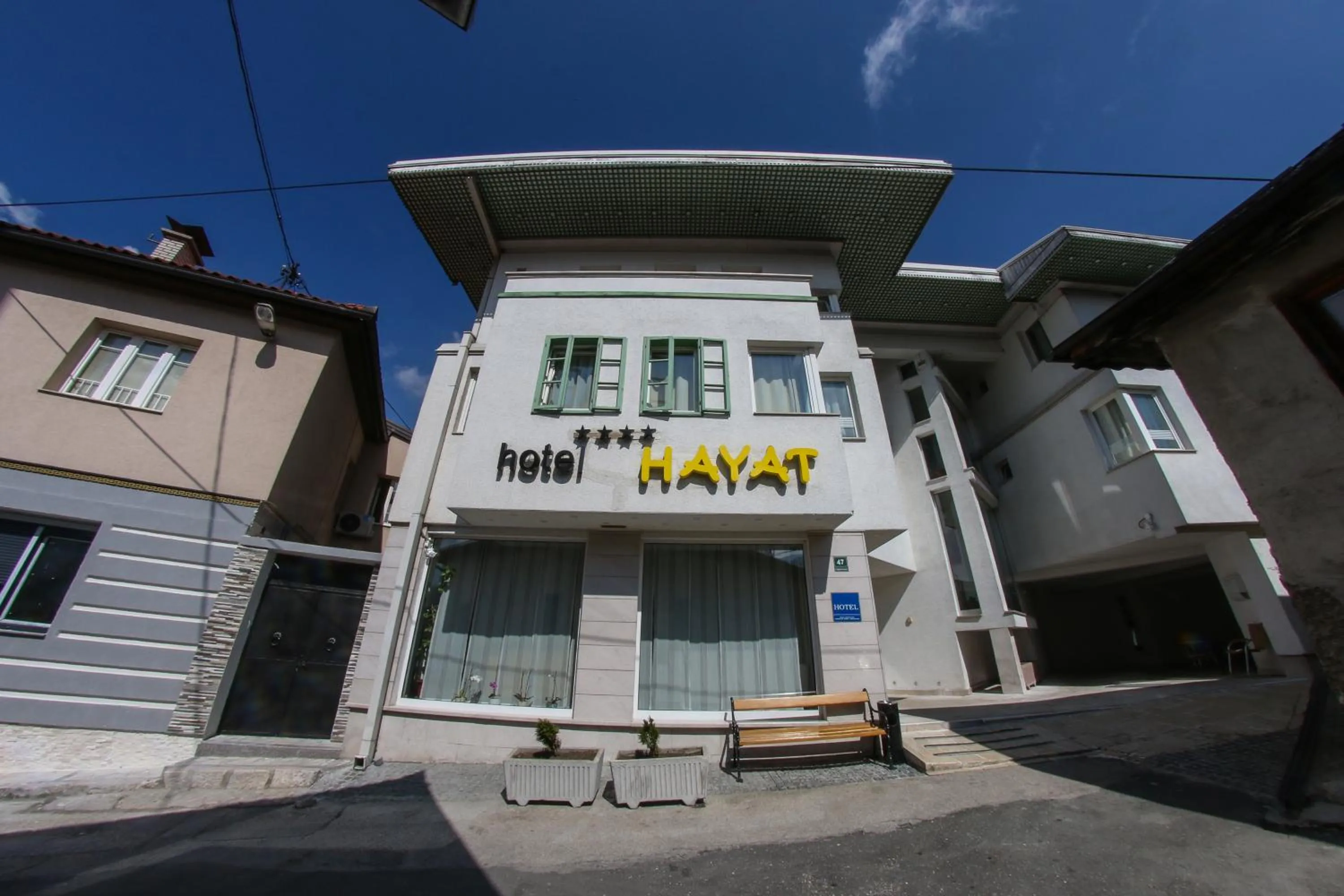 Property building in Hotel Hayat