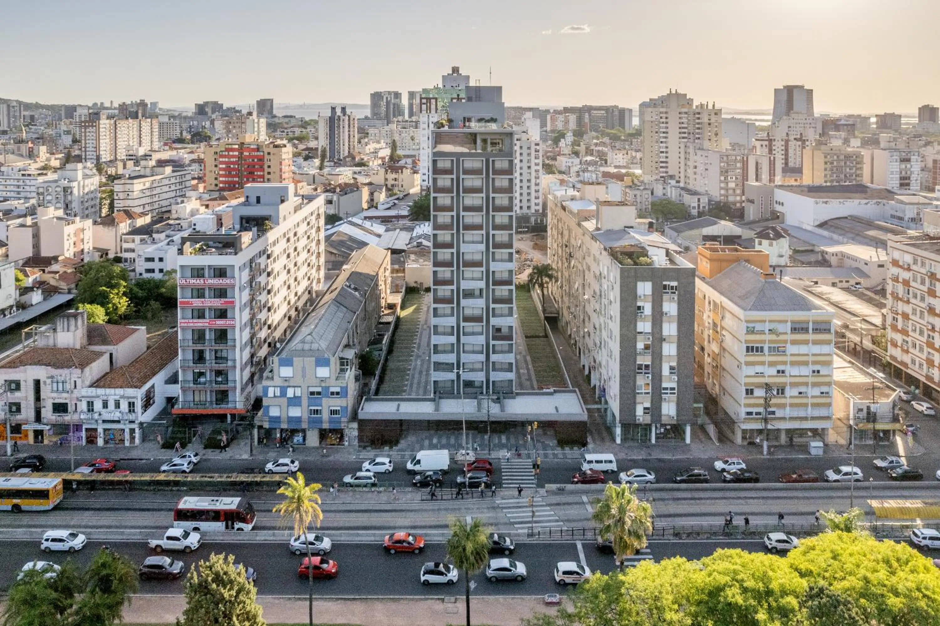 Property building in Charlie JP Redenção Cidade Baixa