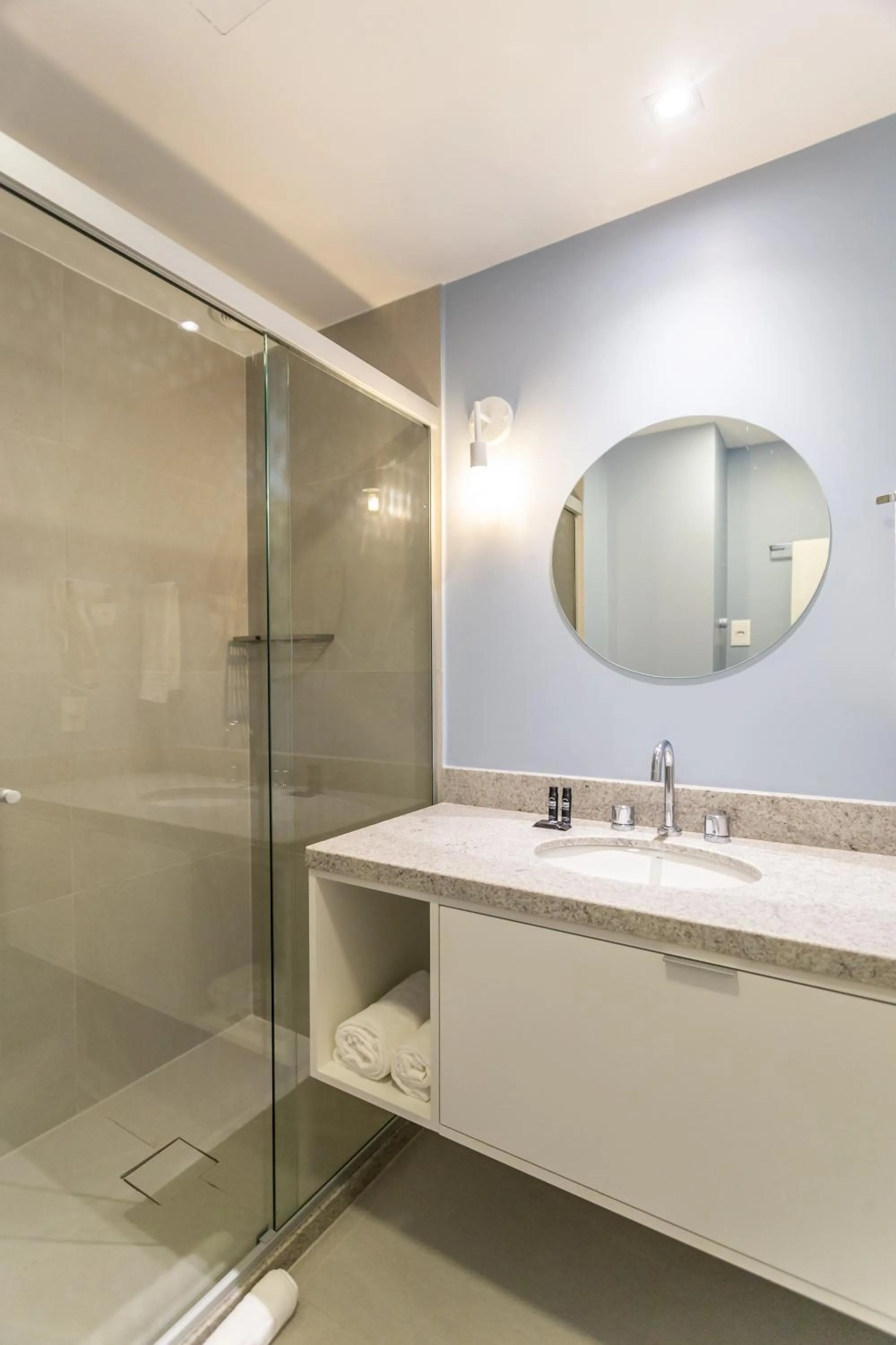 Shower in Charlie JP Redenção Cidade Baixa