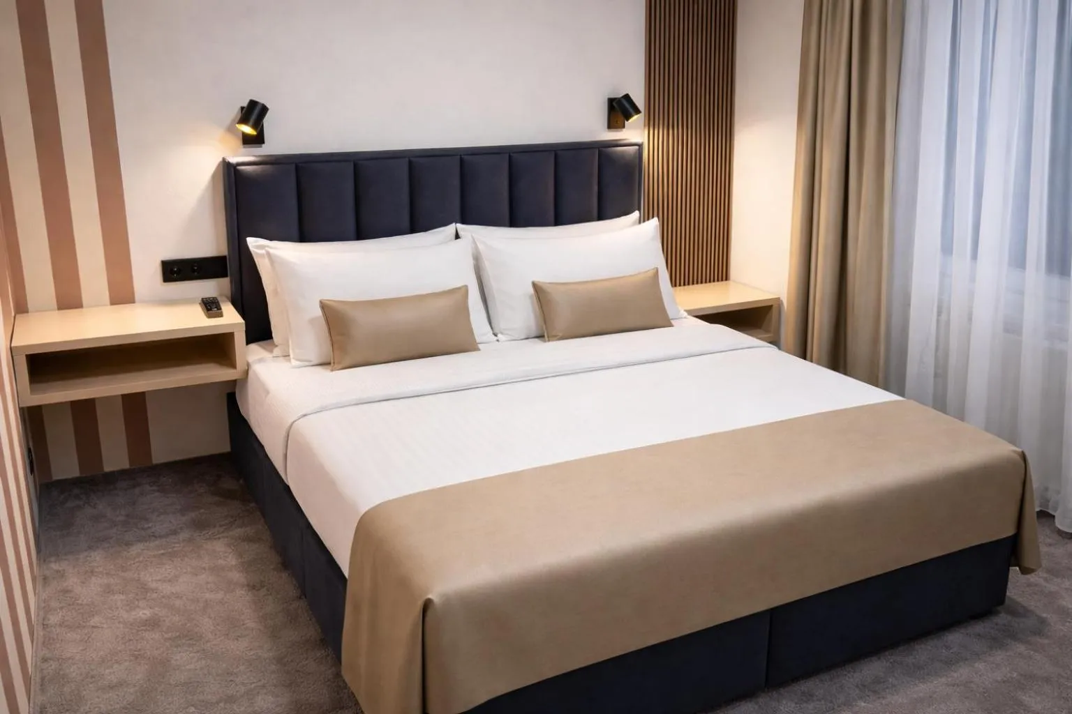 Bedroom, Bed in Hotel Villa Harmony - Free Parking