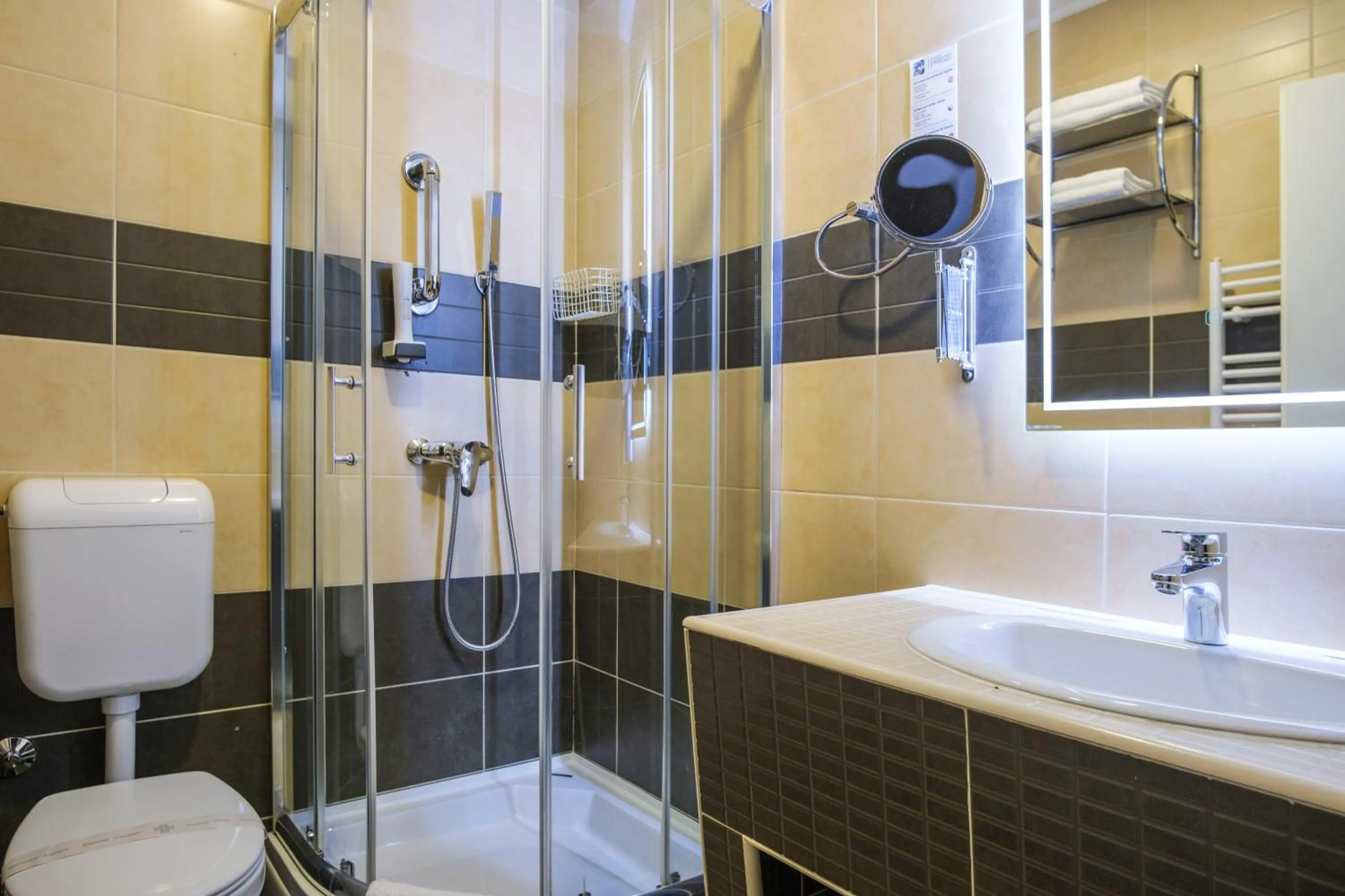 Bathroom in Hotel Villa Harmony - Free Parking