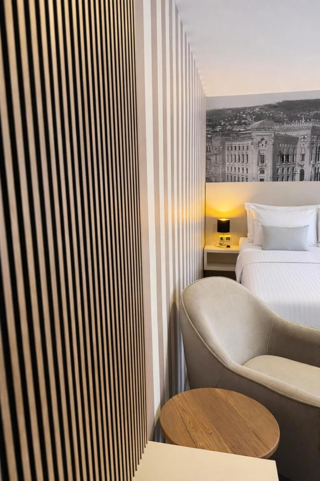 Seating area, Bed in Hotel Villa Harmony - Free Parking