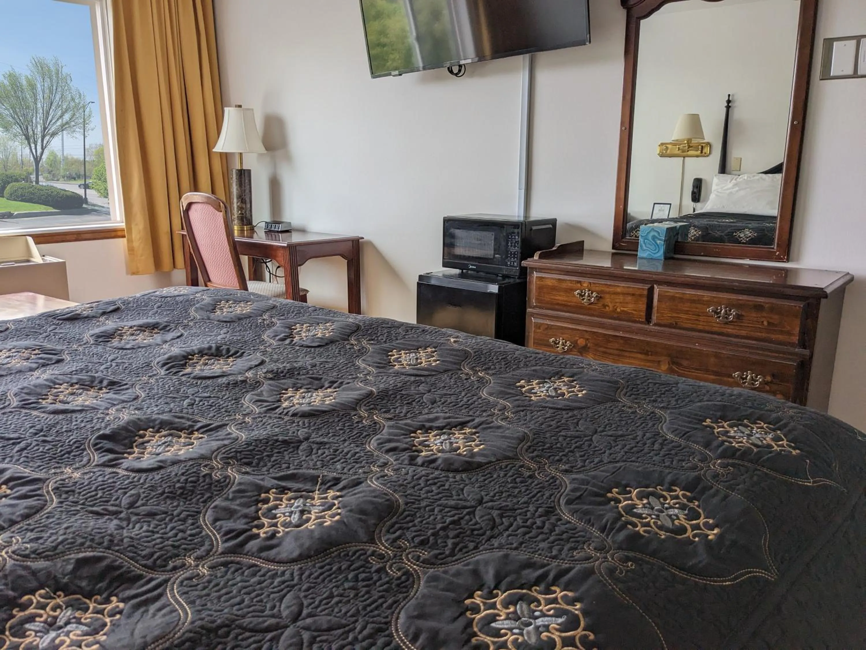 TV and multimedia, Bed in South Side Inn - Burlington