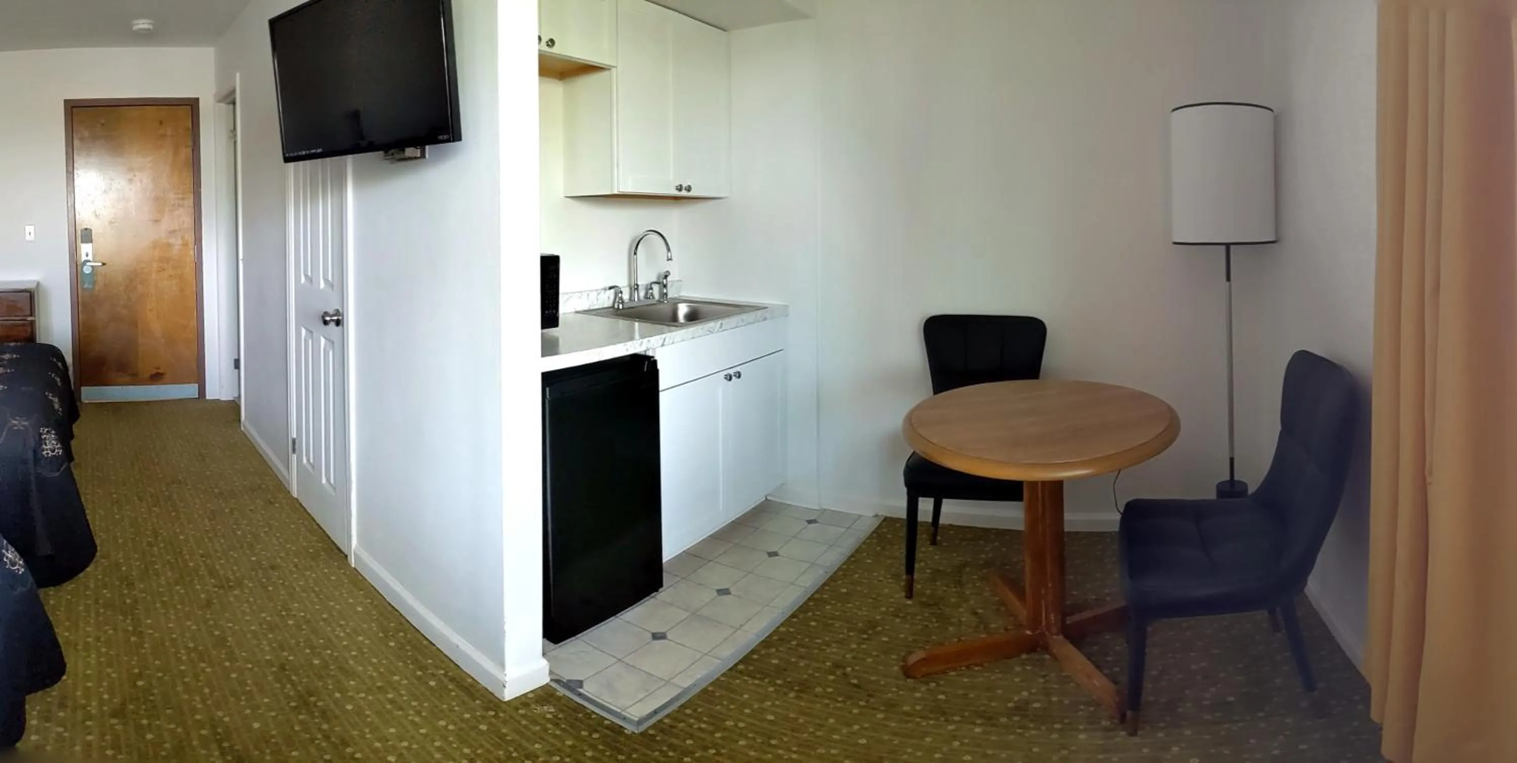 Kitchen or kitchenette in South Side Inn - Burlington