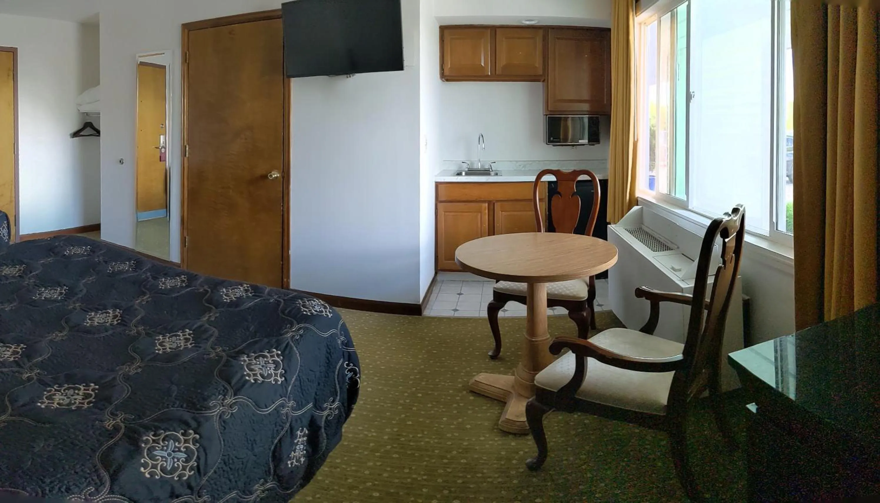 TV and multimedia, Bed in South Side Inn - Burlington