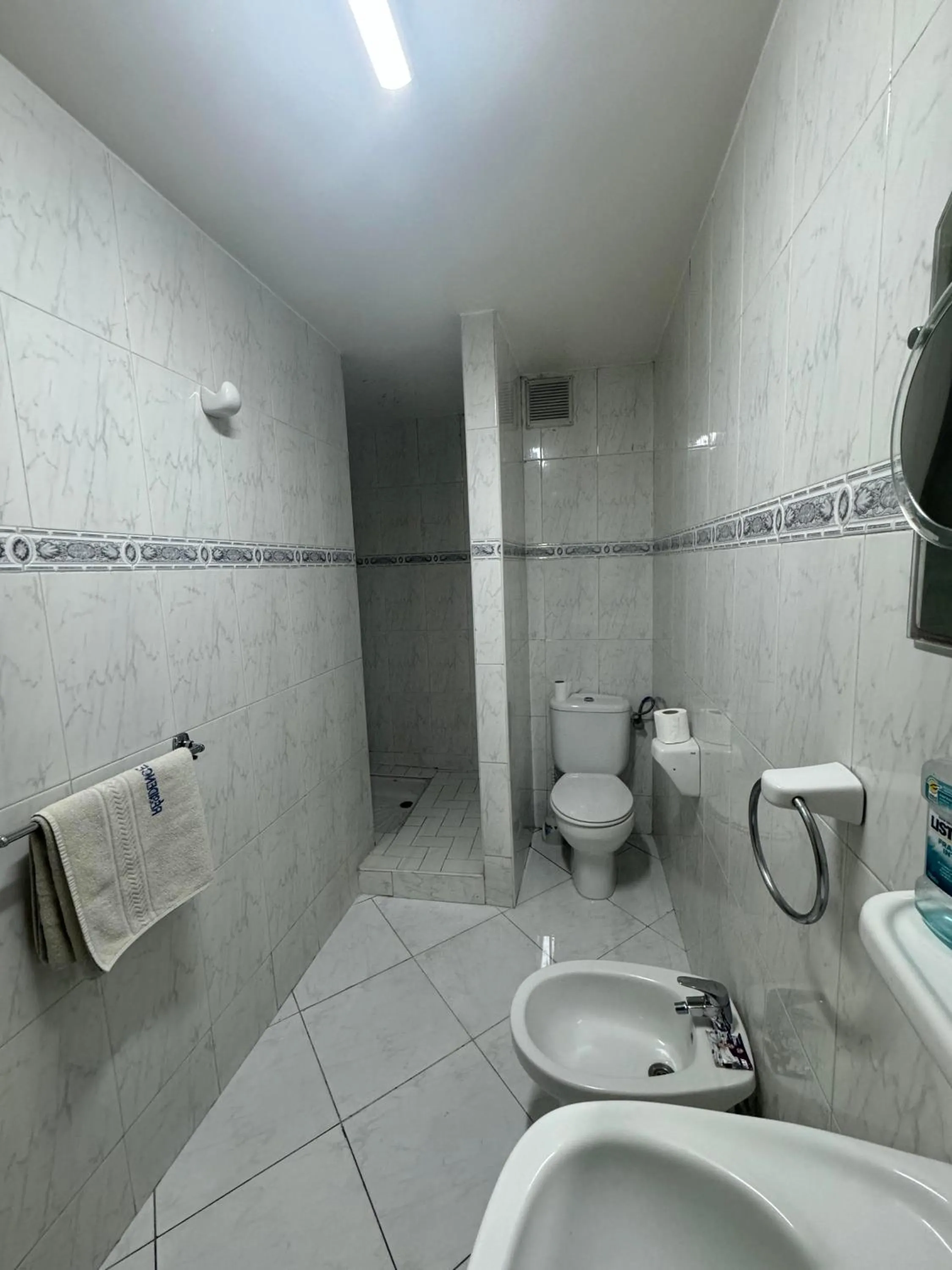 Shower in Hôtel Résidence Louban