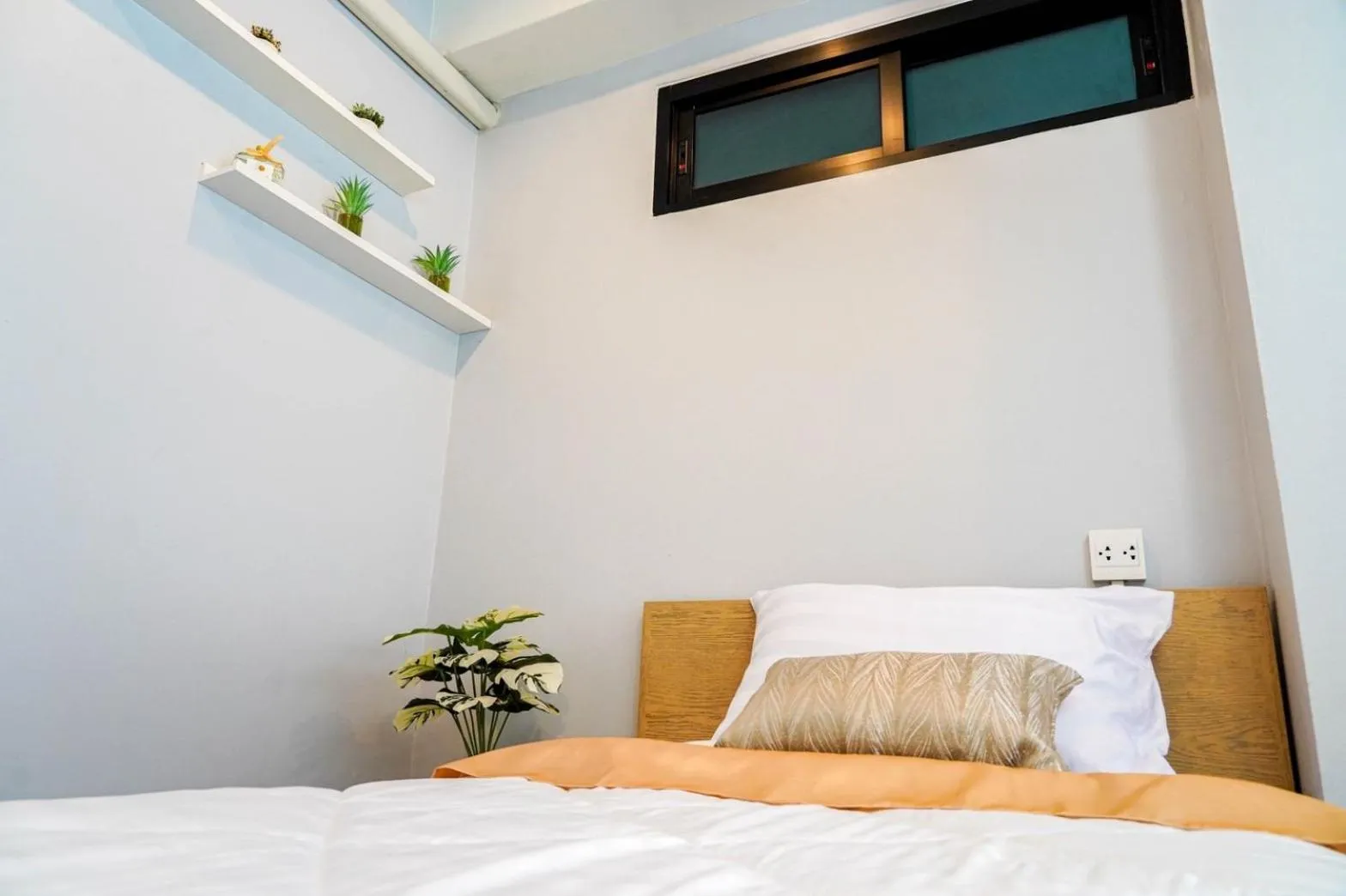 Deluxe Double or Twin Room with City View in BnB98 Silom Hotel