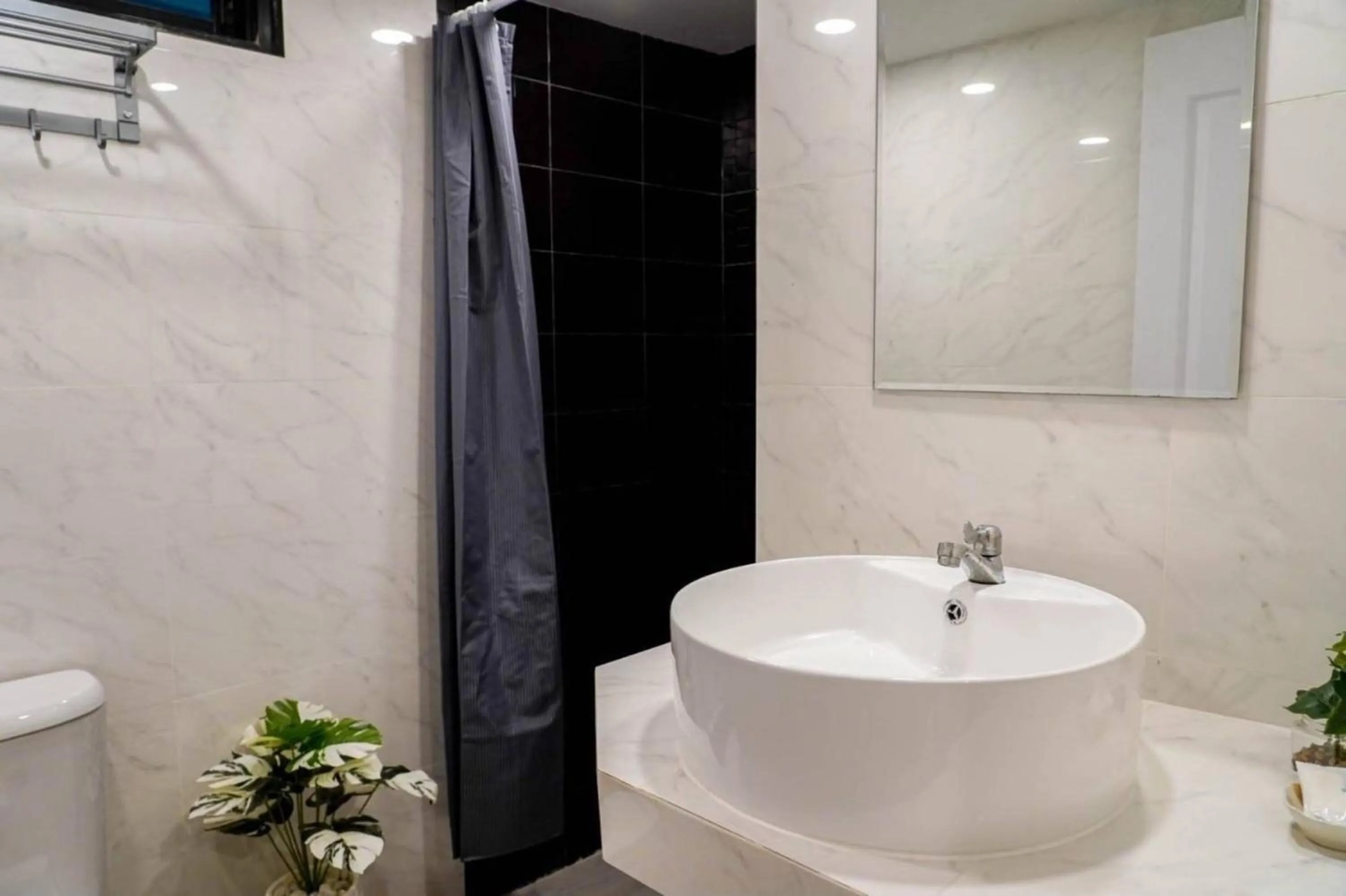 Shower in BnB98 Silom Hotel