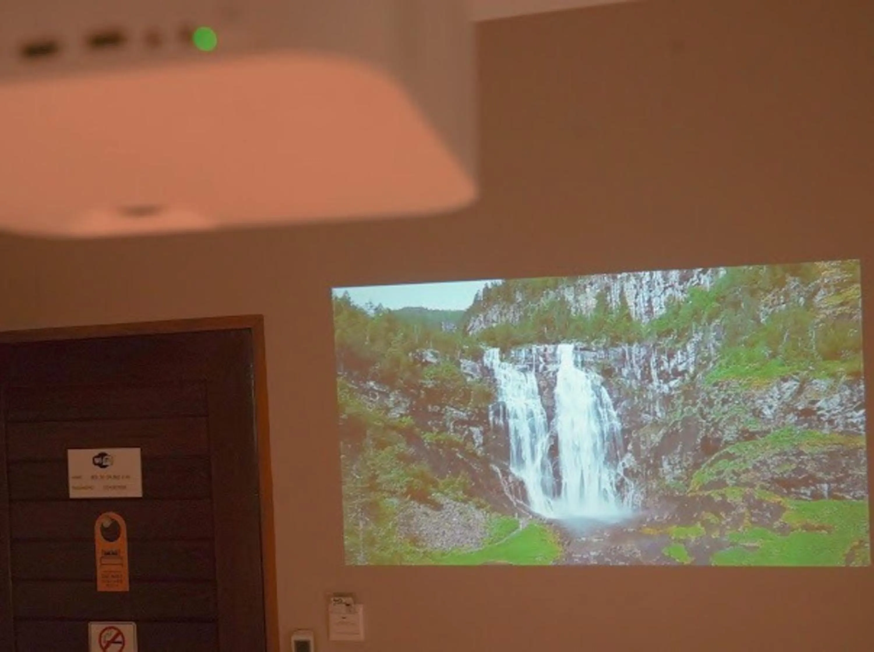 TV and multimedia in BnB98 Silom Hotel