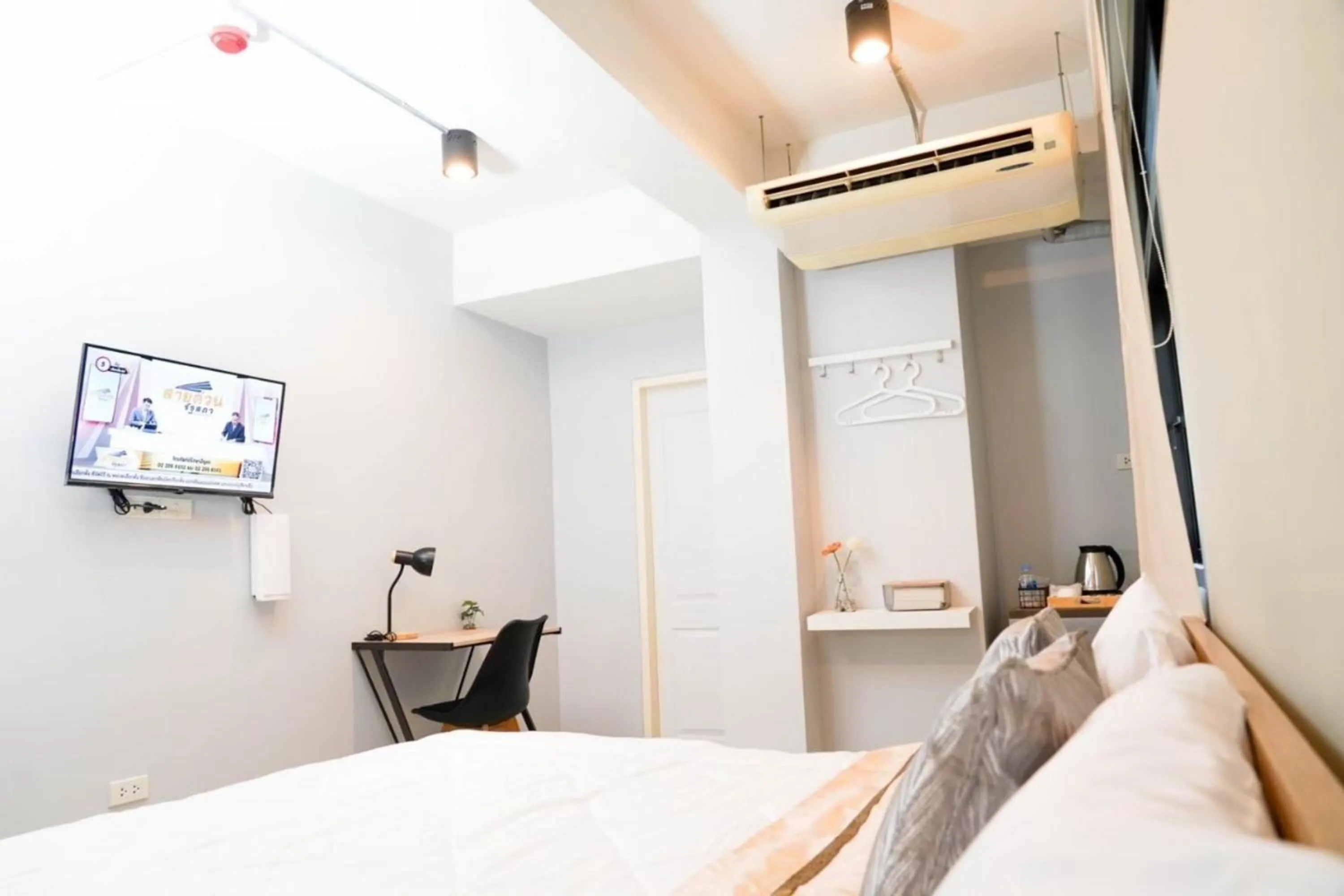 TV and multimedia, Bed in BnB98 Silom Hotel