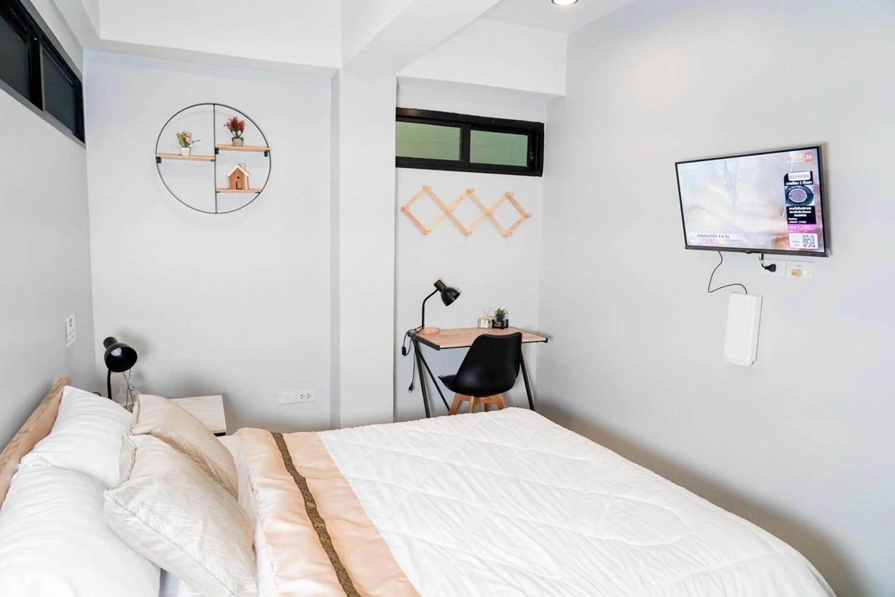 Bedroom, Bed in BnB98 Silom Hotel