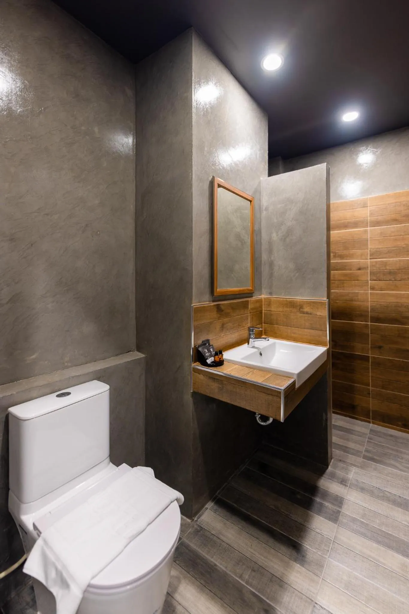 Toilet in The View Chiang Dao