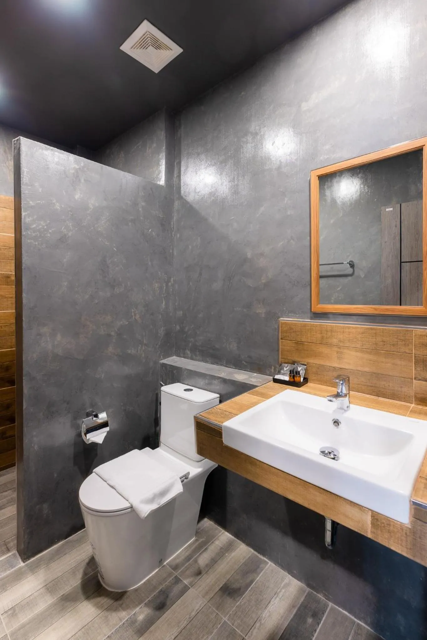 Toilet in The View Chiang Dao