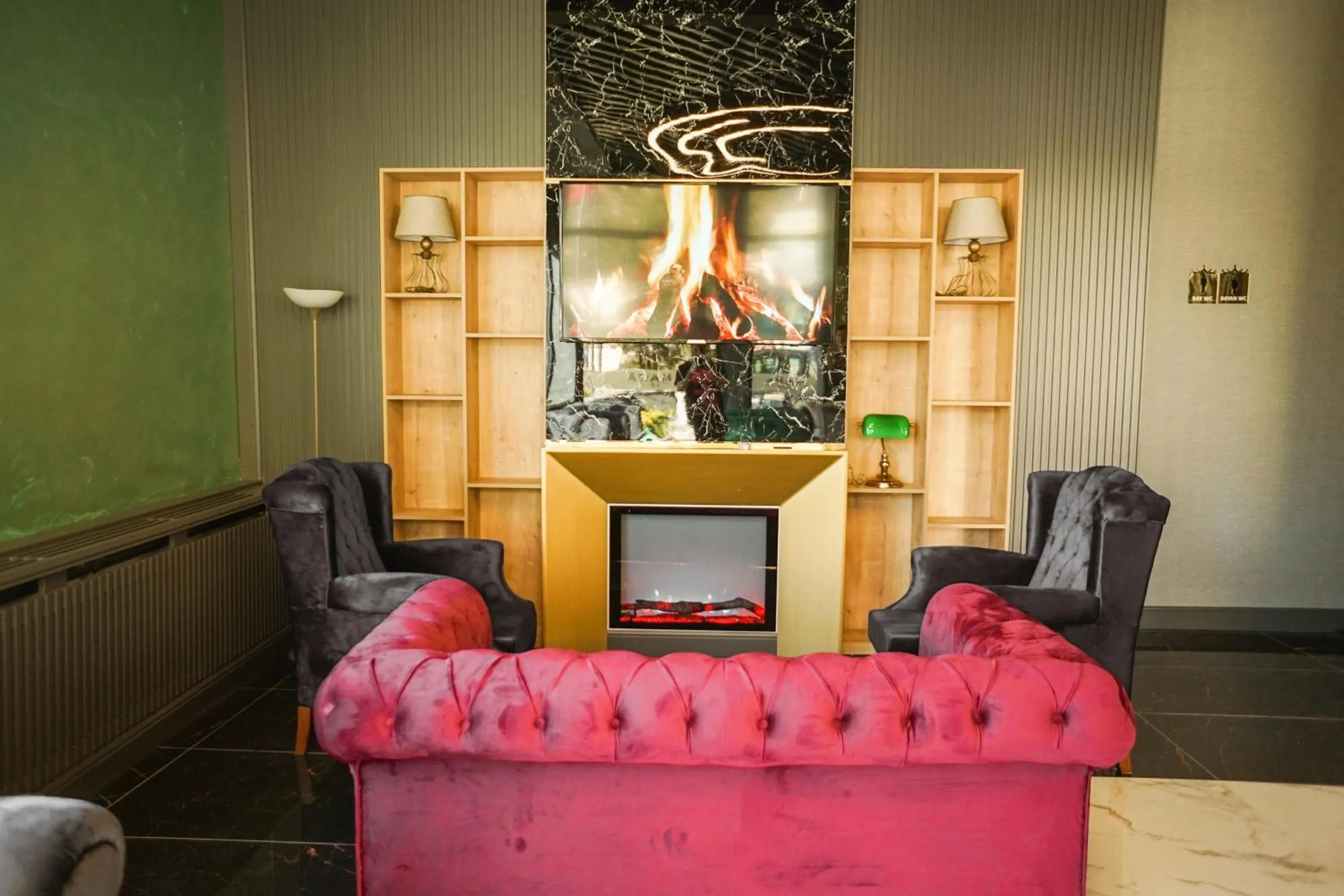 TV and multimedia in Aram Otel Business & Luxury