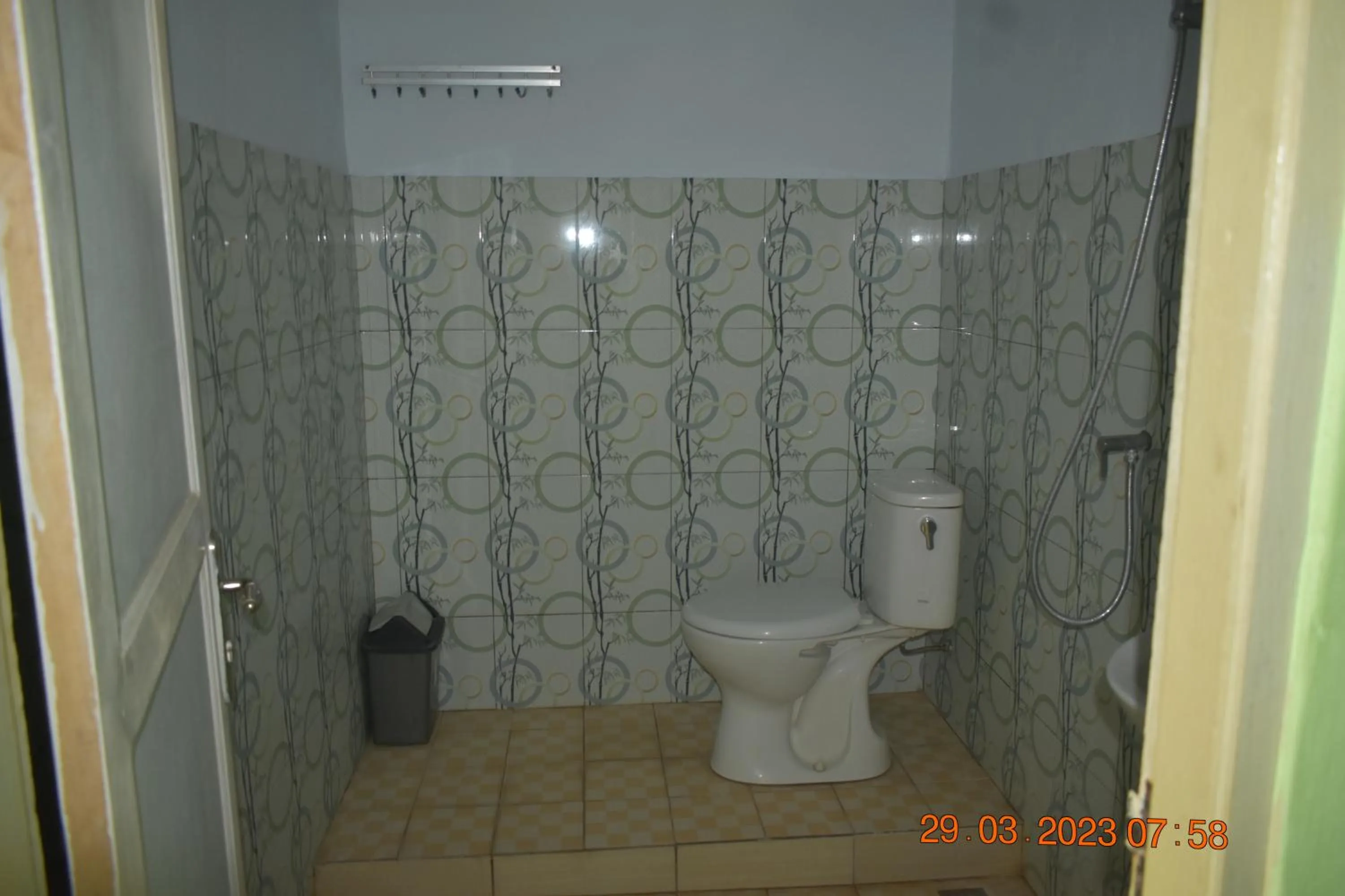 Shower in Del Mar Home Stay