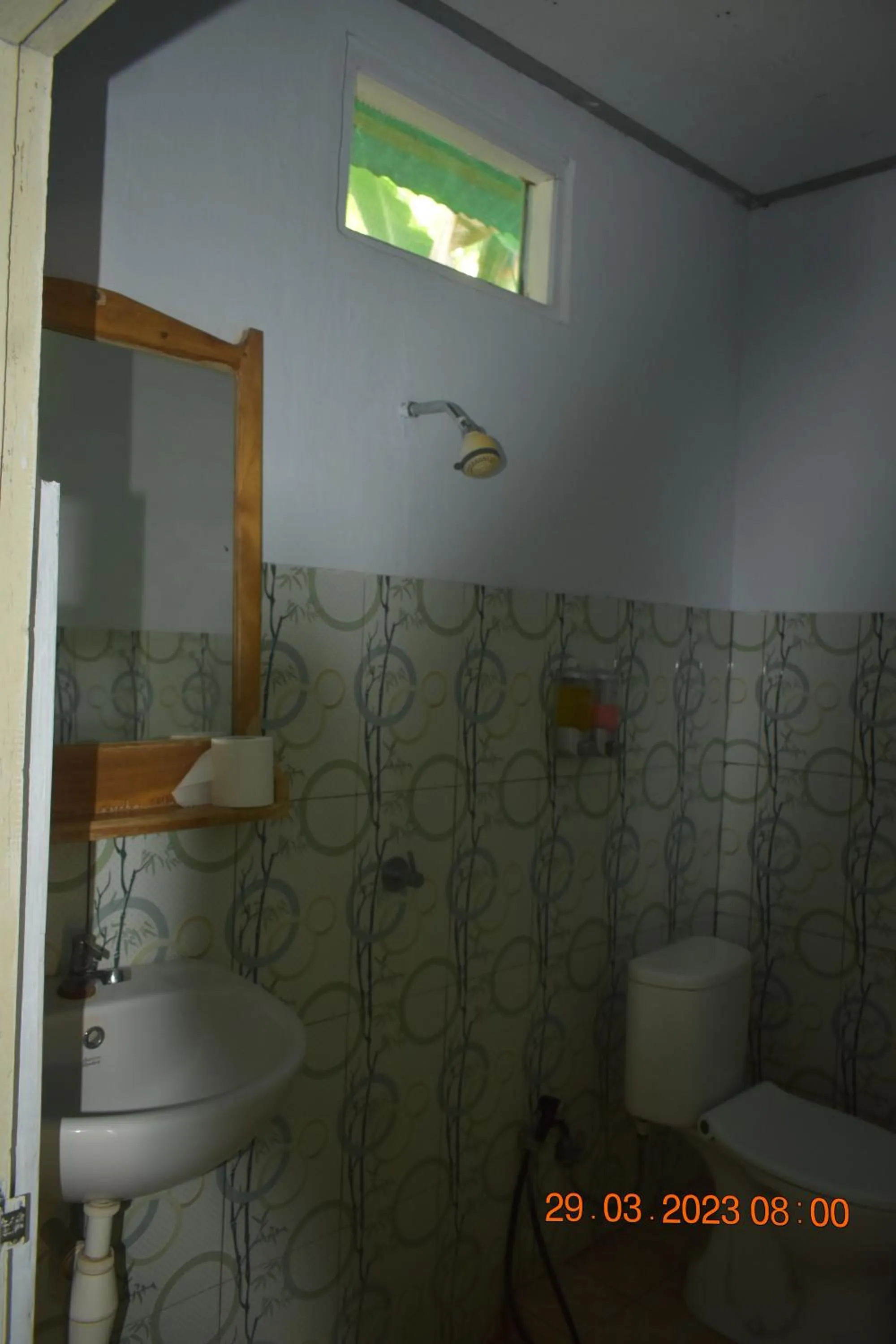 Shower in Del Mar Home Stay